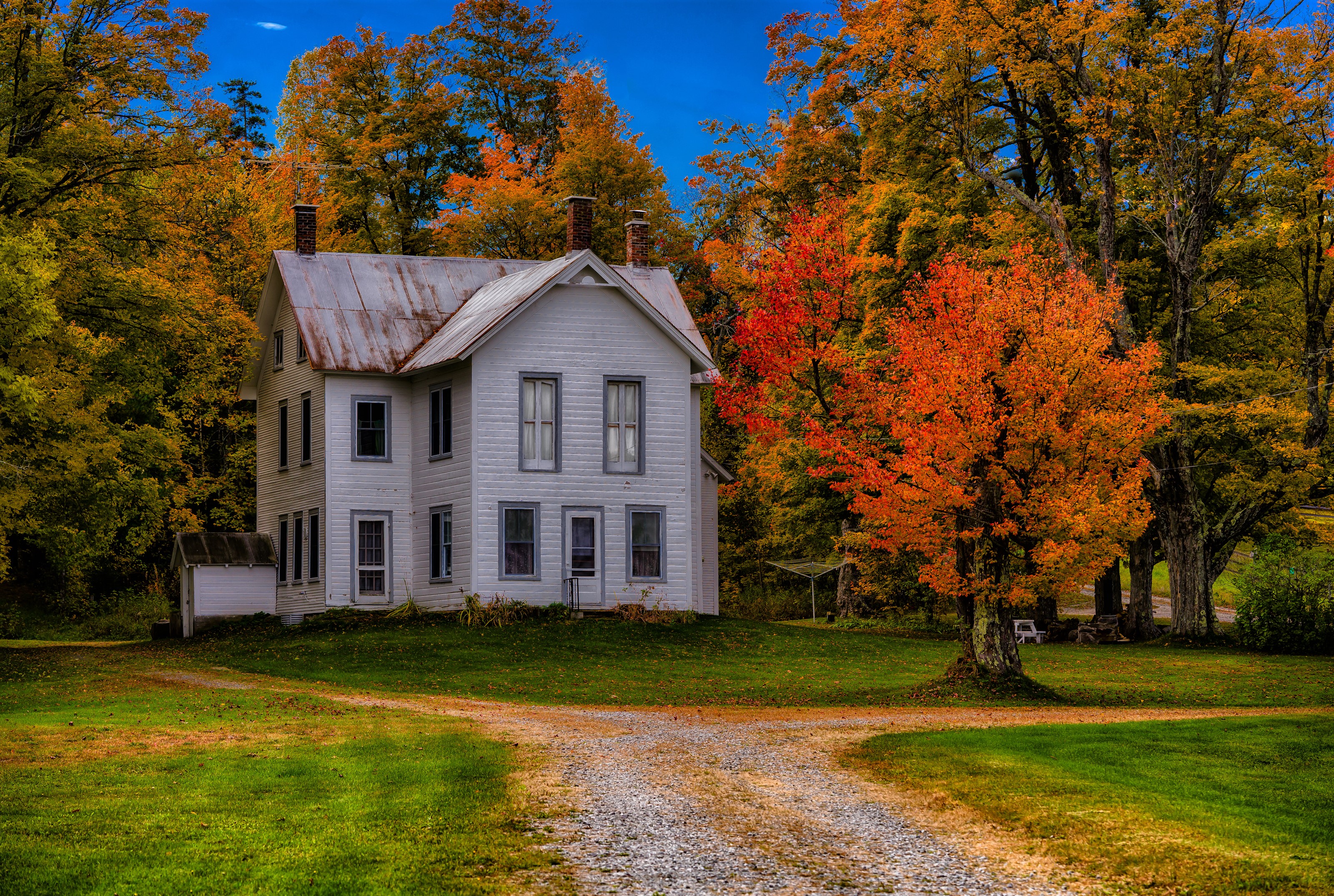 Дом Осенью