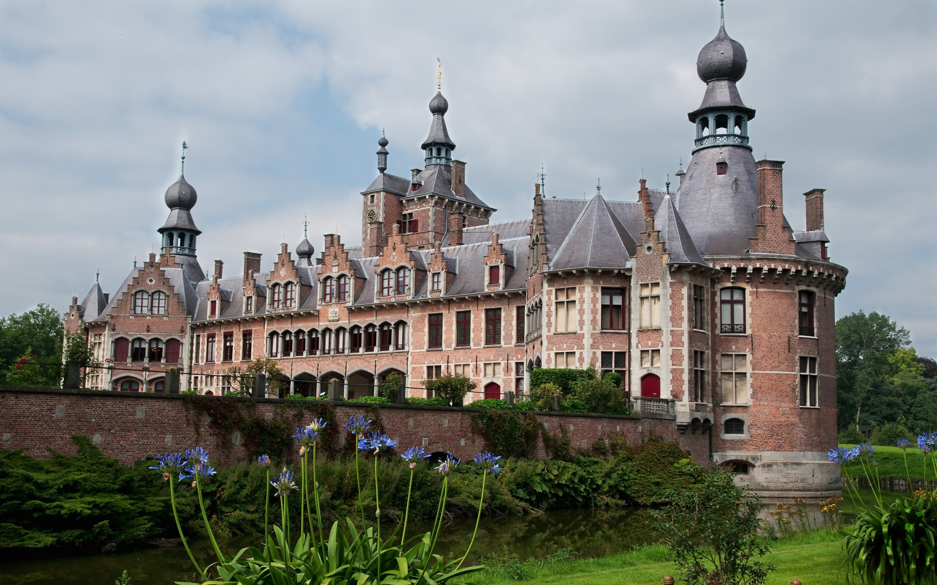 Замок Ойдонк Бельгия