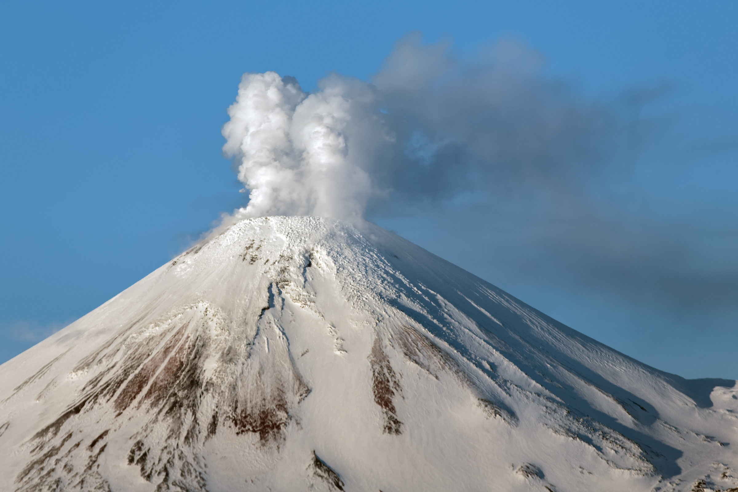 Авачинский вулкан с фумаролами