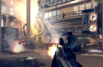 iPhone向けのModern Combat 4: Zero Hour無料 