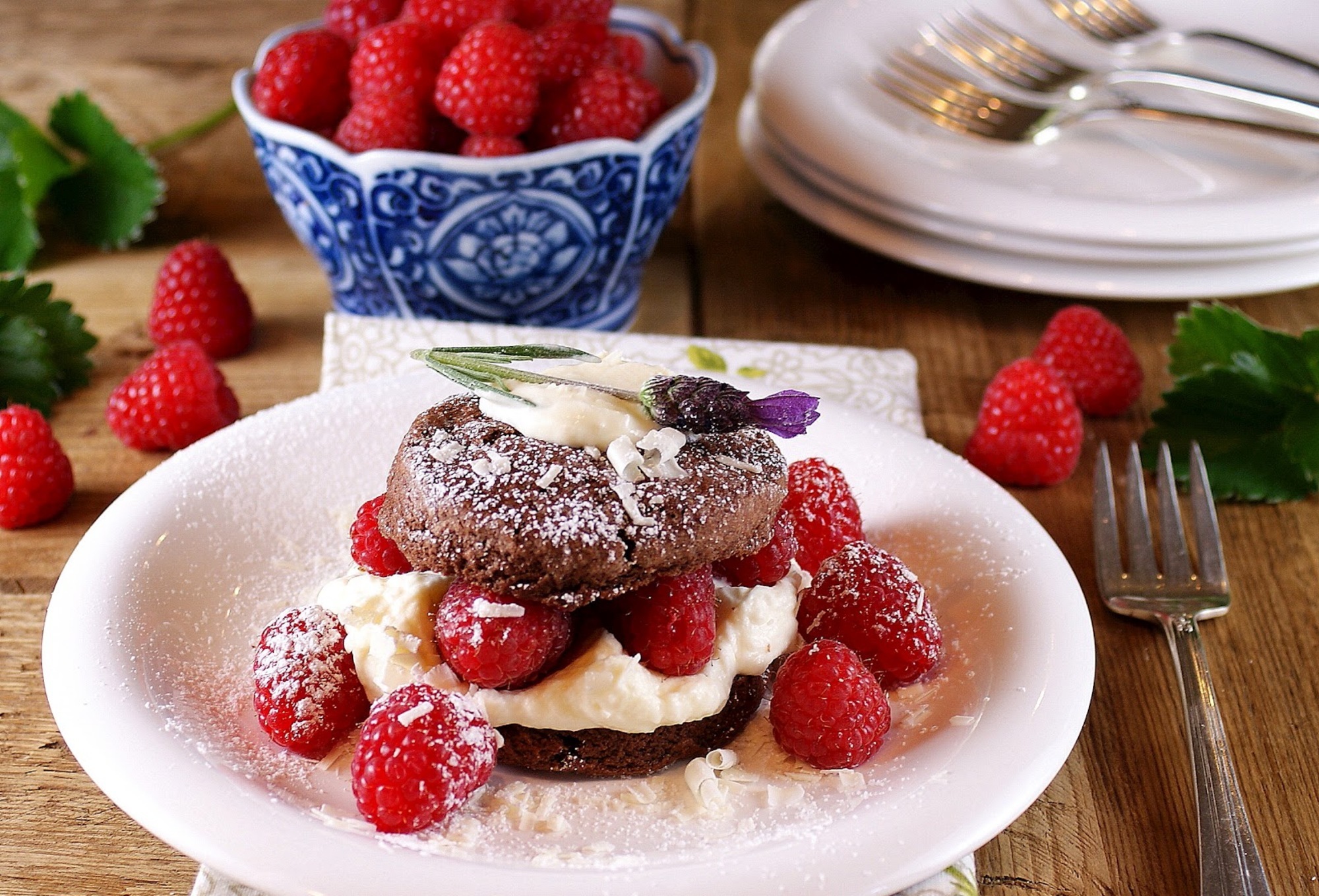 Mobile HD Wallpaper Cake raspberry, food, desert, sprinkling