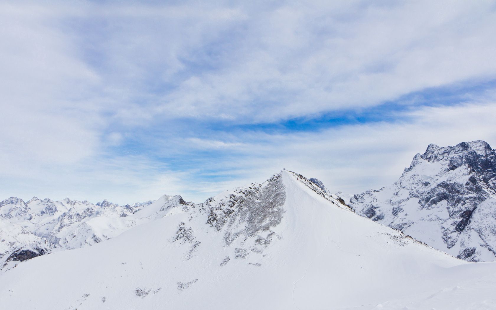 85901 Bildschirmschoner und Hintergrundbilder Gipfel auf Ihrem Telefon. Laden Sie dombai, nach oben, höhe, mountains Bilder kostenlos herunter