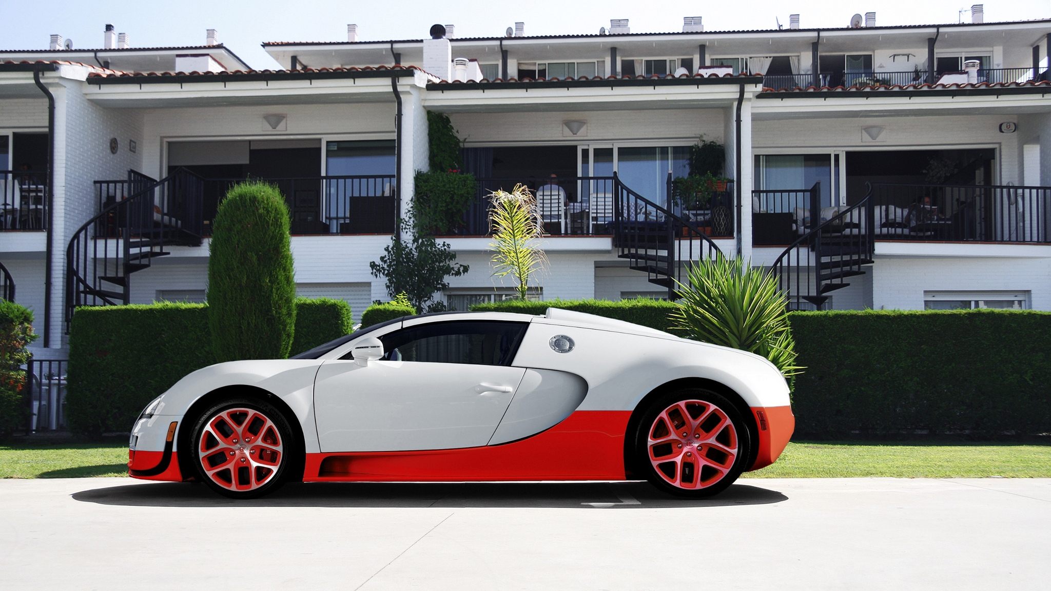 Mobile Wallpaper Supercar veyron, white, bugatti, cars
