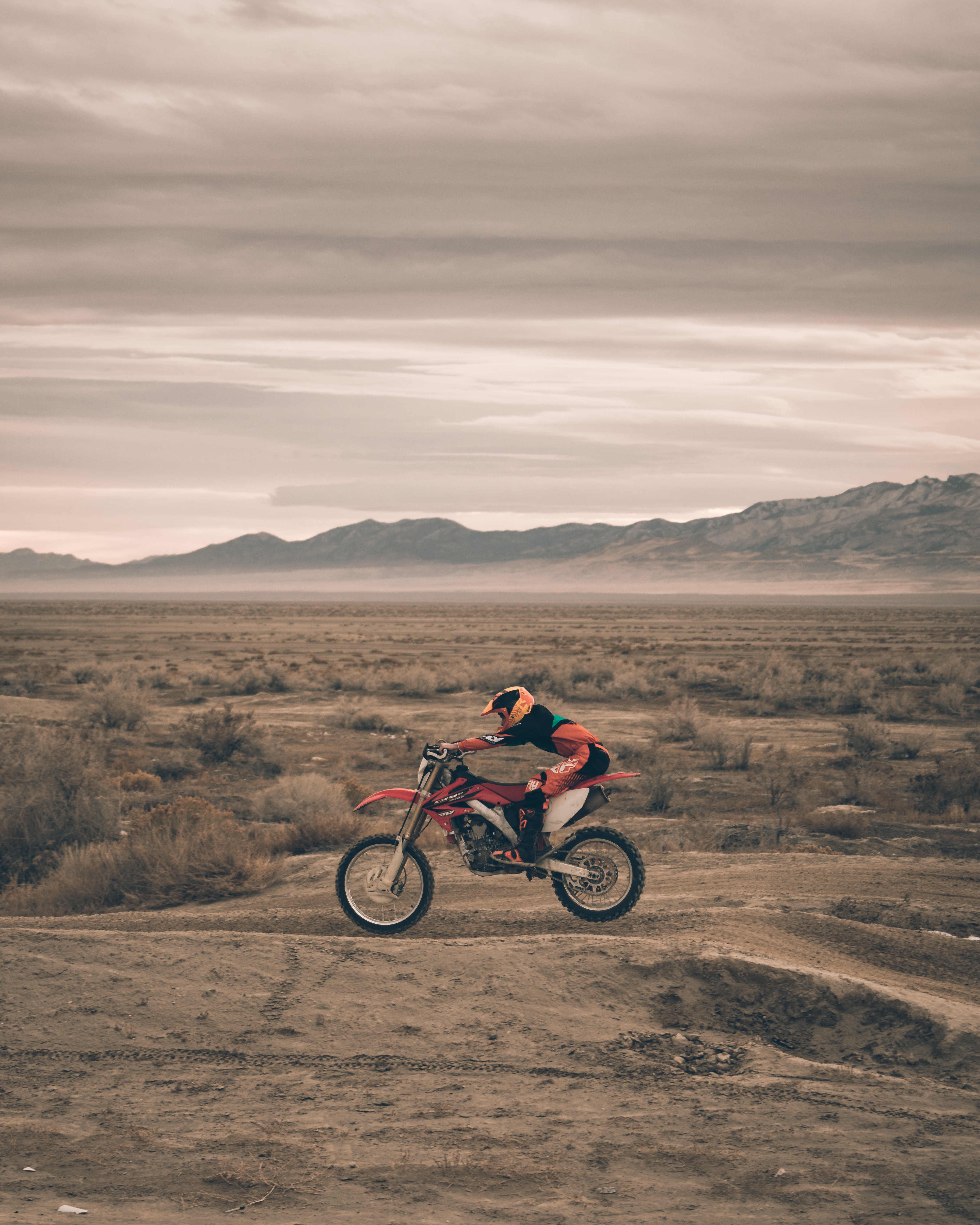 79015 Hintergrundbilder und Motorrad Fahren Bilder auf dem Desktop. Laden Sie motorrad, sand, motorräder, motorradfahrer Bildschirmschoner kostenlos auf den PC herunter