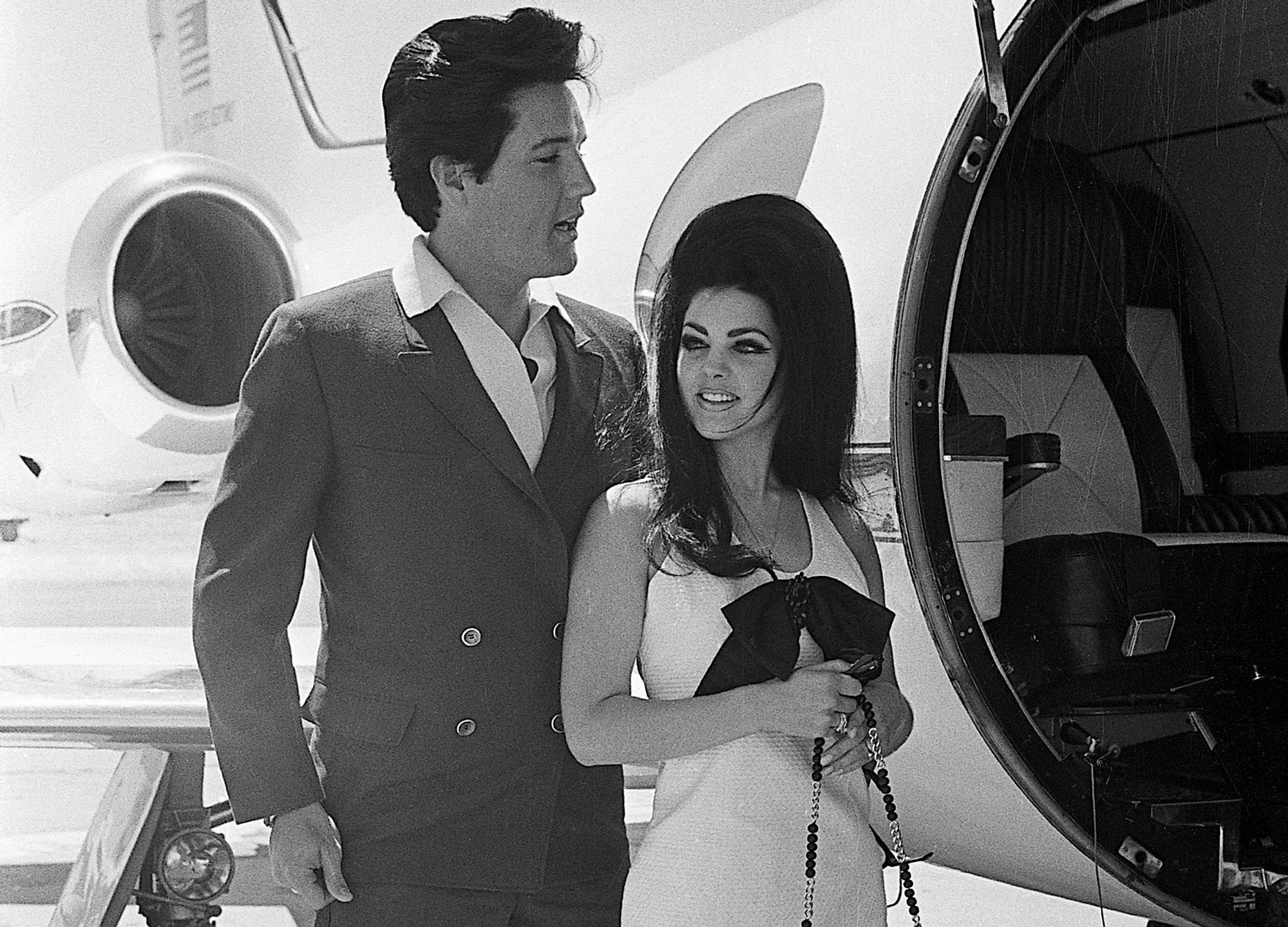 Baixe O Papel De Parede Priscila Presley Para O Seu Celular Em Imagens Verticais De Alta 