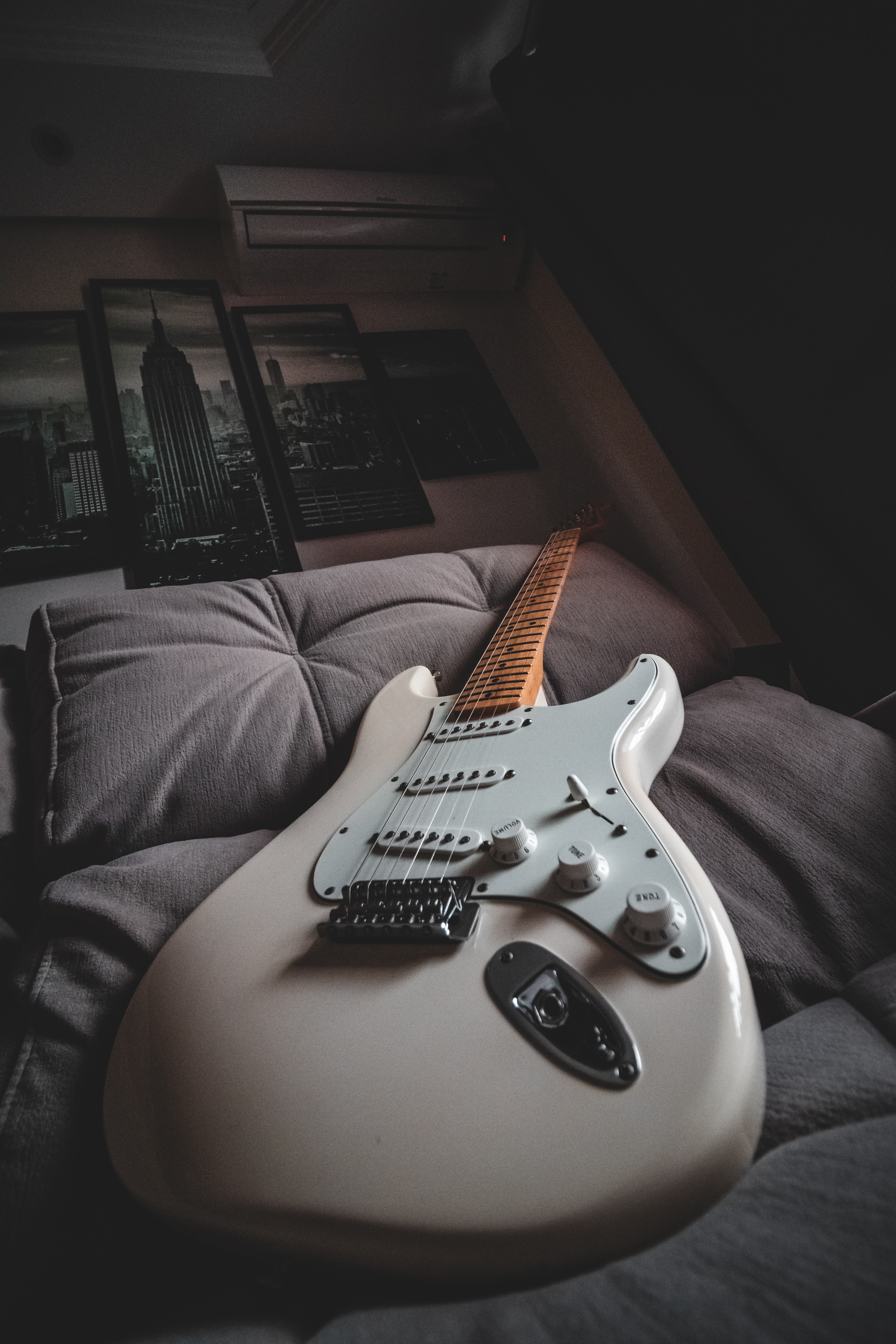 74452 download wallpaper music, white, guitar, musical instrument, electric guitar screensavers and pictures for free
