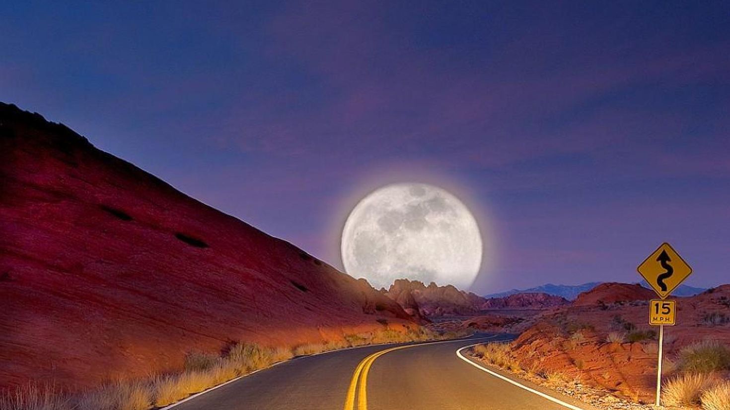 Долгая дорога и луна. Дорога к Луне. Планета дорога. Лунная дорога. Лунная дорога фото.