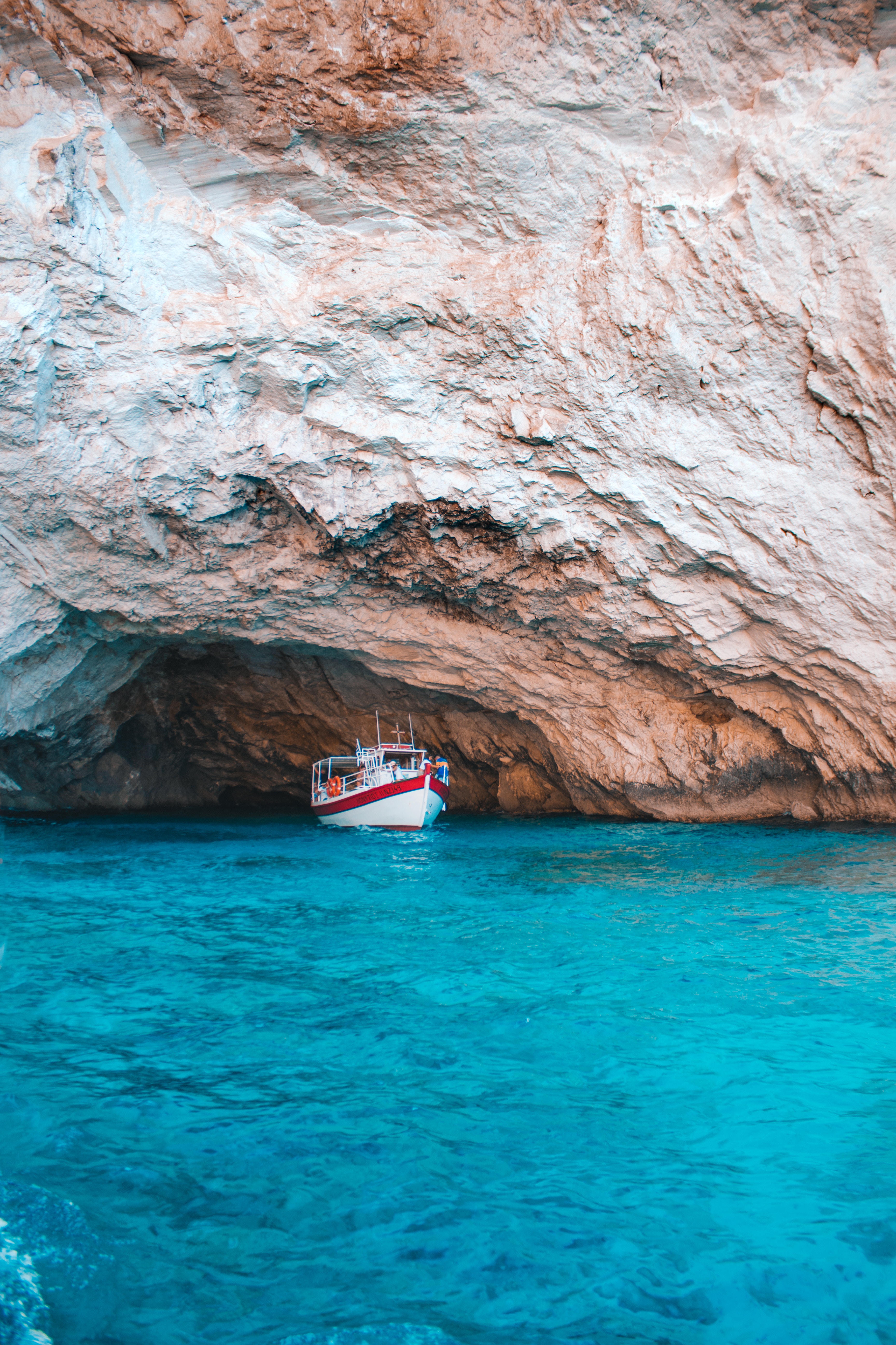 Laden Sie das Natur, Wasser, Sea, Felsen, Rock, Ein Boot, Boot, Höhle, Bucht, Mündung-Bild kostenlos auf Ihren PC-Desktop herunter