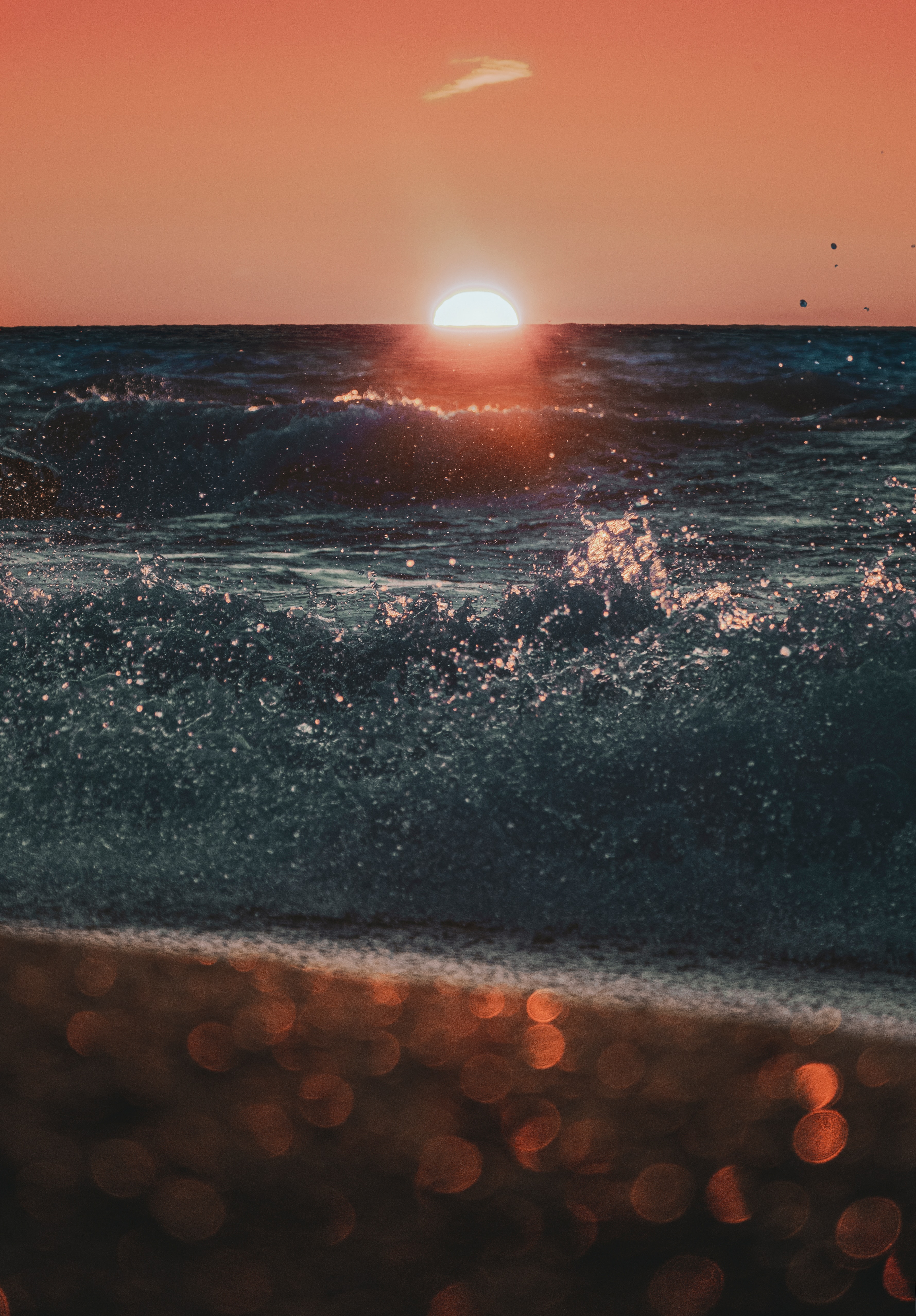 102137 Hintergrundbild herunterladen natur, wasser, sunset, sea, waves, sprühen, spray - Bildschirmschoner und Bilder kostenlos