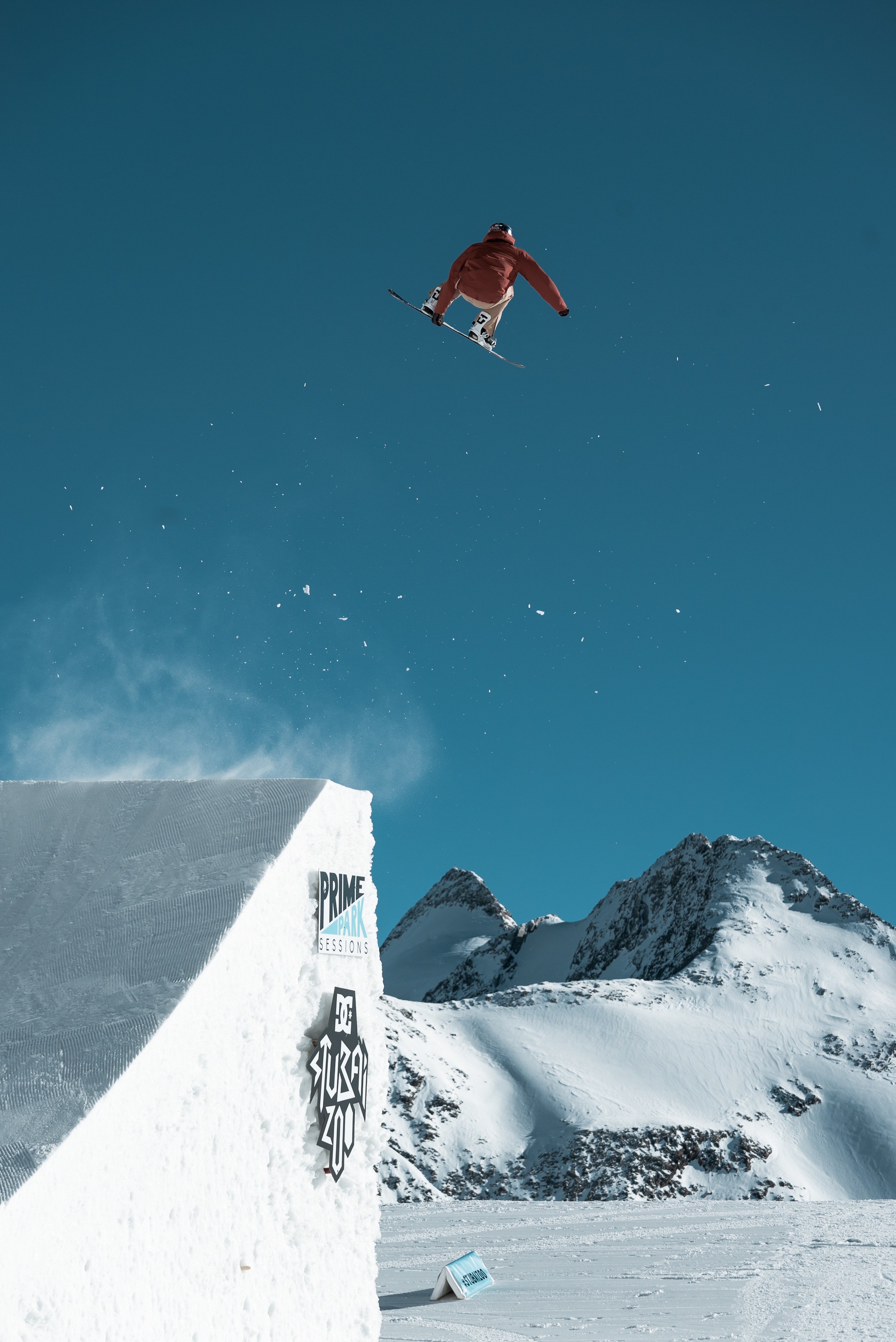 51892 Bildschirmschoner und Hintergrundbilder Snowboarder auf Ihrem Telefon. Laden Sie trick, prallen, snowboard, springen Bilder kostenlos herunter