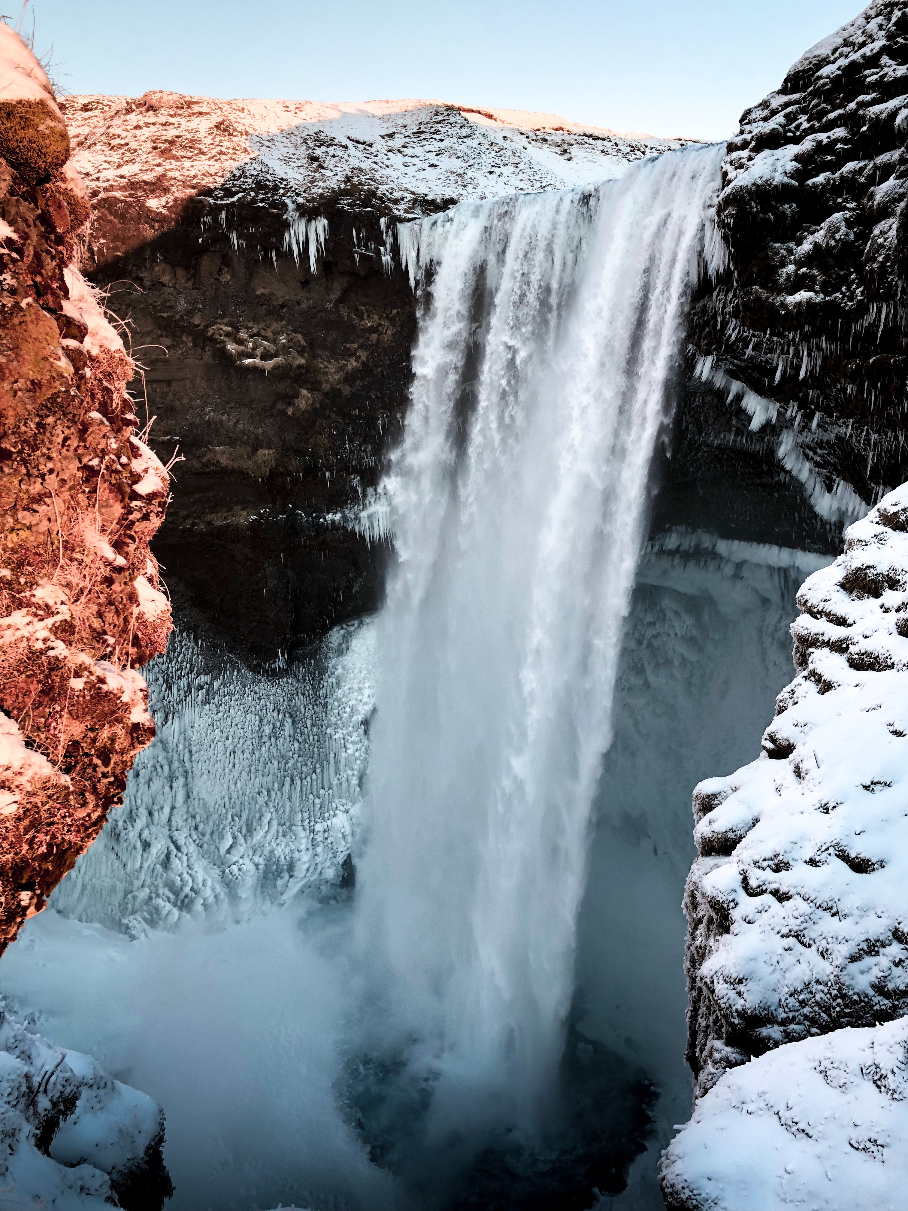 Laden Sie das Wasserfall, Natur, Eis, Schnee, Felsen, Die Steine, Unterbrechung, Abgrund, Gefroren-Bild kostenlos auf Ihren PC-Desktop herunter