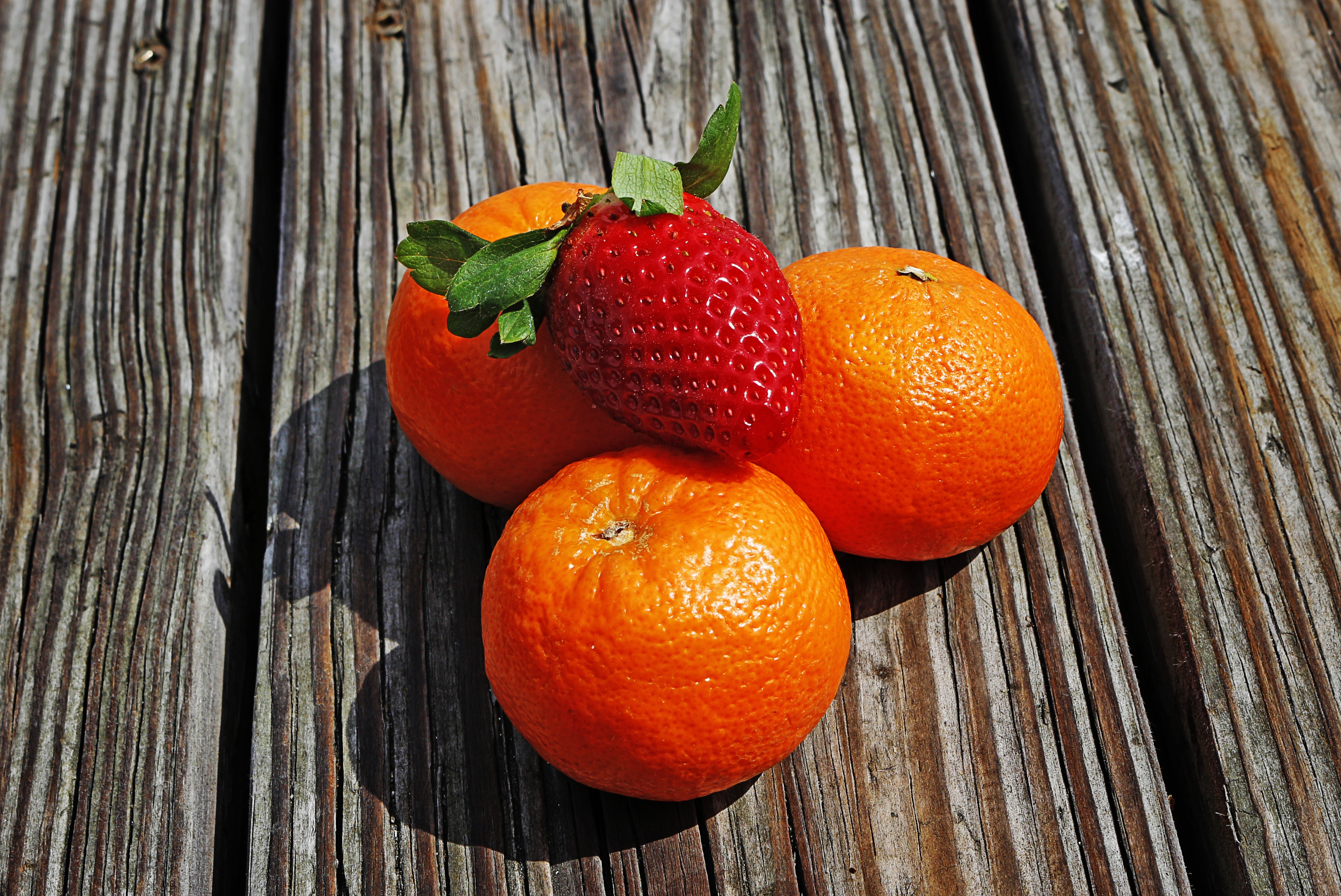 Handy-Wallpaper Obst, Lebensmittel, Erdbeere, Berries, Mandarinen kostenlos herunterladen.