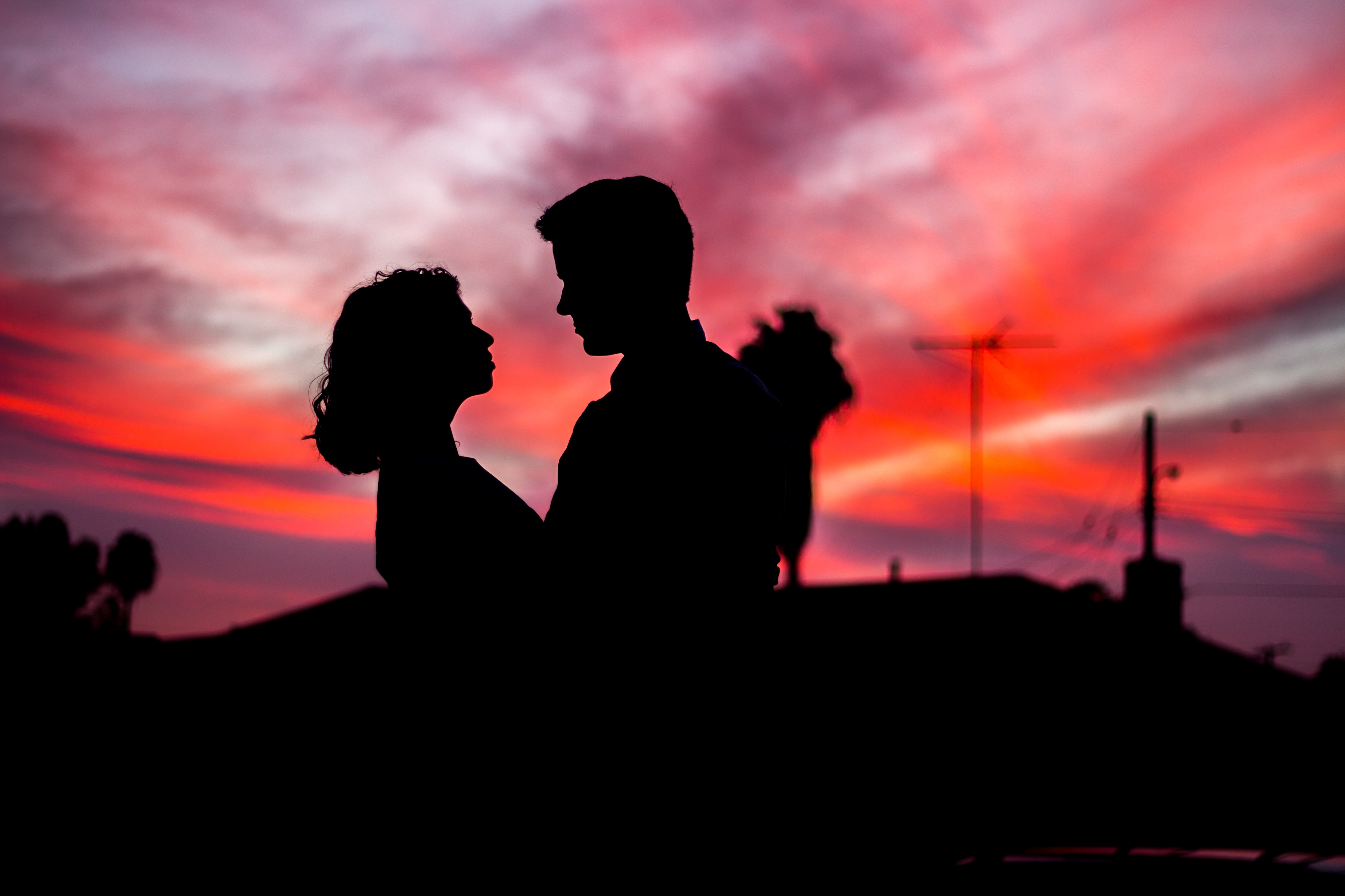 61812 download wallpaper romance, twilight, love, dark, couple, pair, silhouettes, dusk screensavers and pictures for free