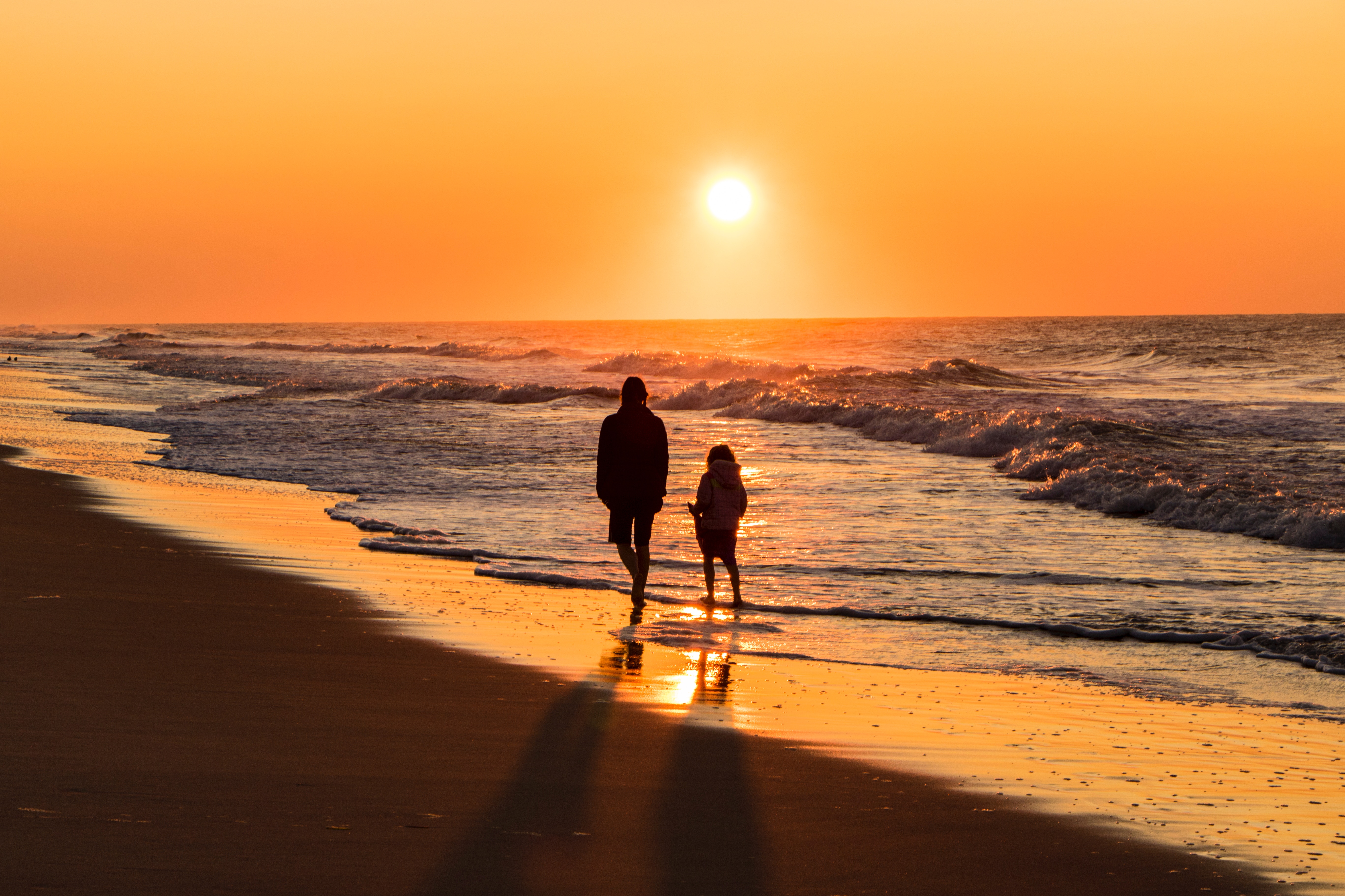 silhouettes, sunset, sea, miscellanea, miscellaneous, couple, pair, stroll High Definition image