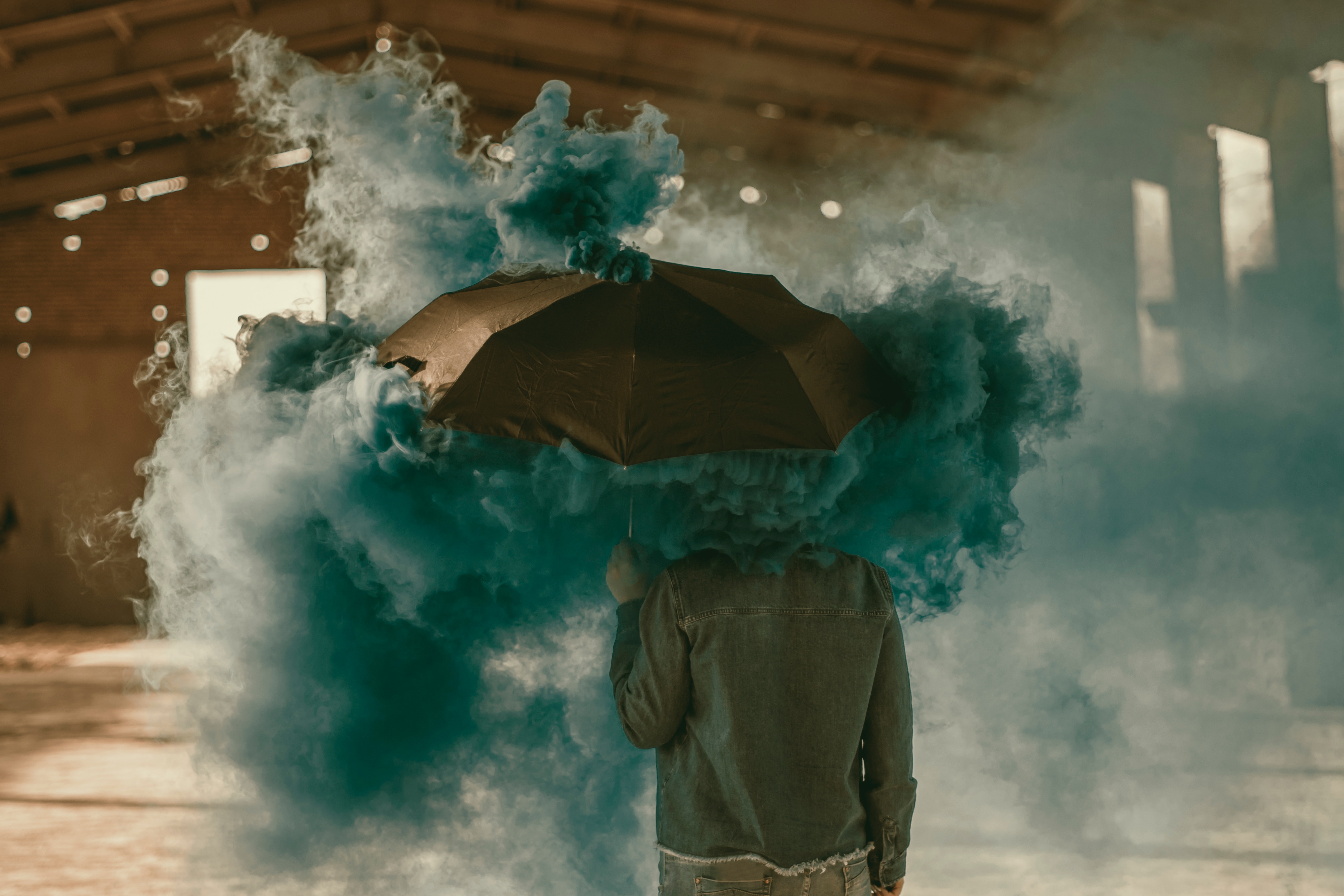 smoke, umbrella, miscellanea, miscellaneous, person, human, colored smoke, coloured smoke UHD