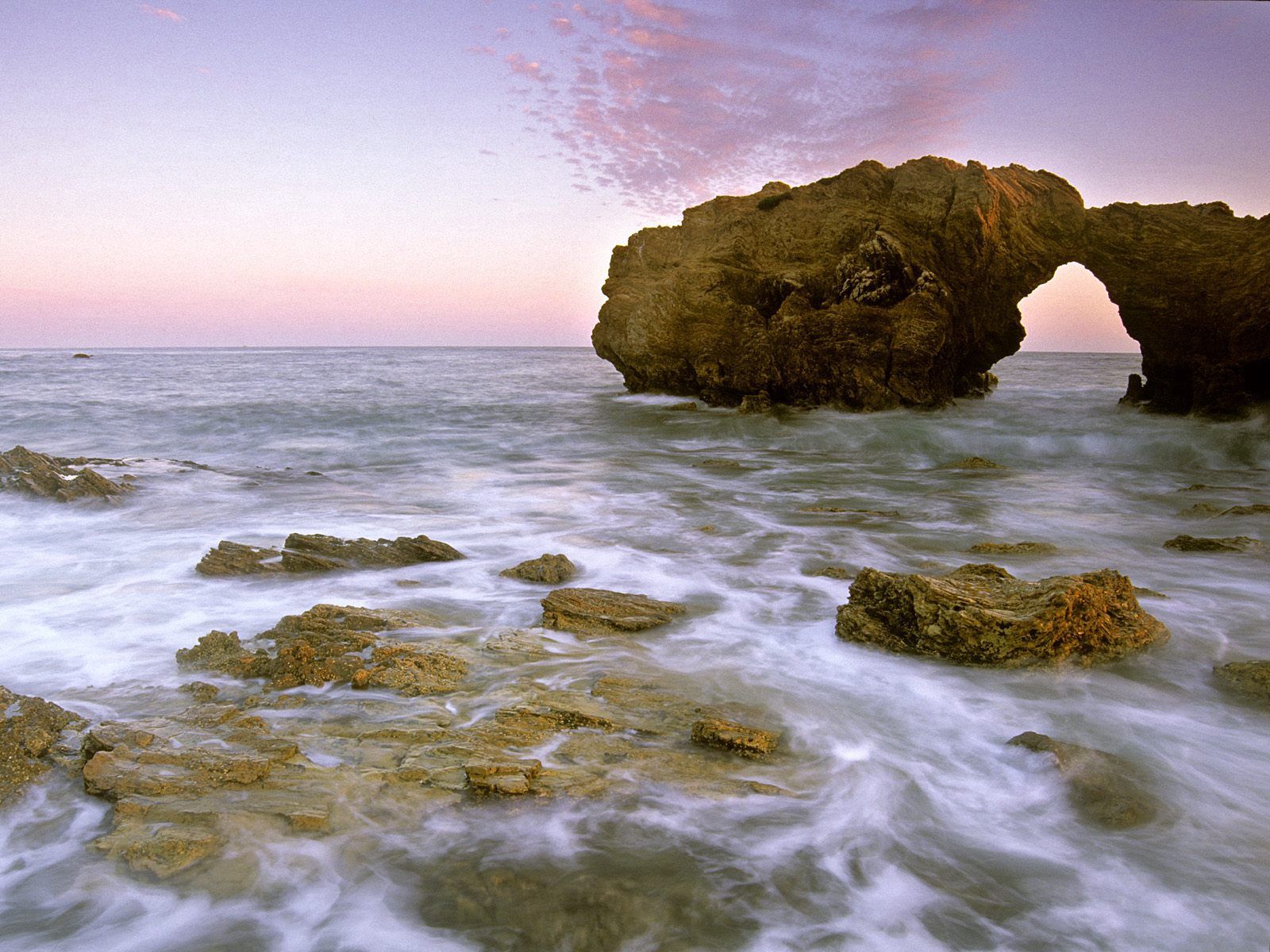 Handy-Wallpaper Natur, Stones, Sea, Waves, Felsen, Die Steine, Abend, Kalifornien kostenlos herunterladen.