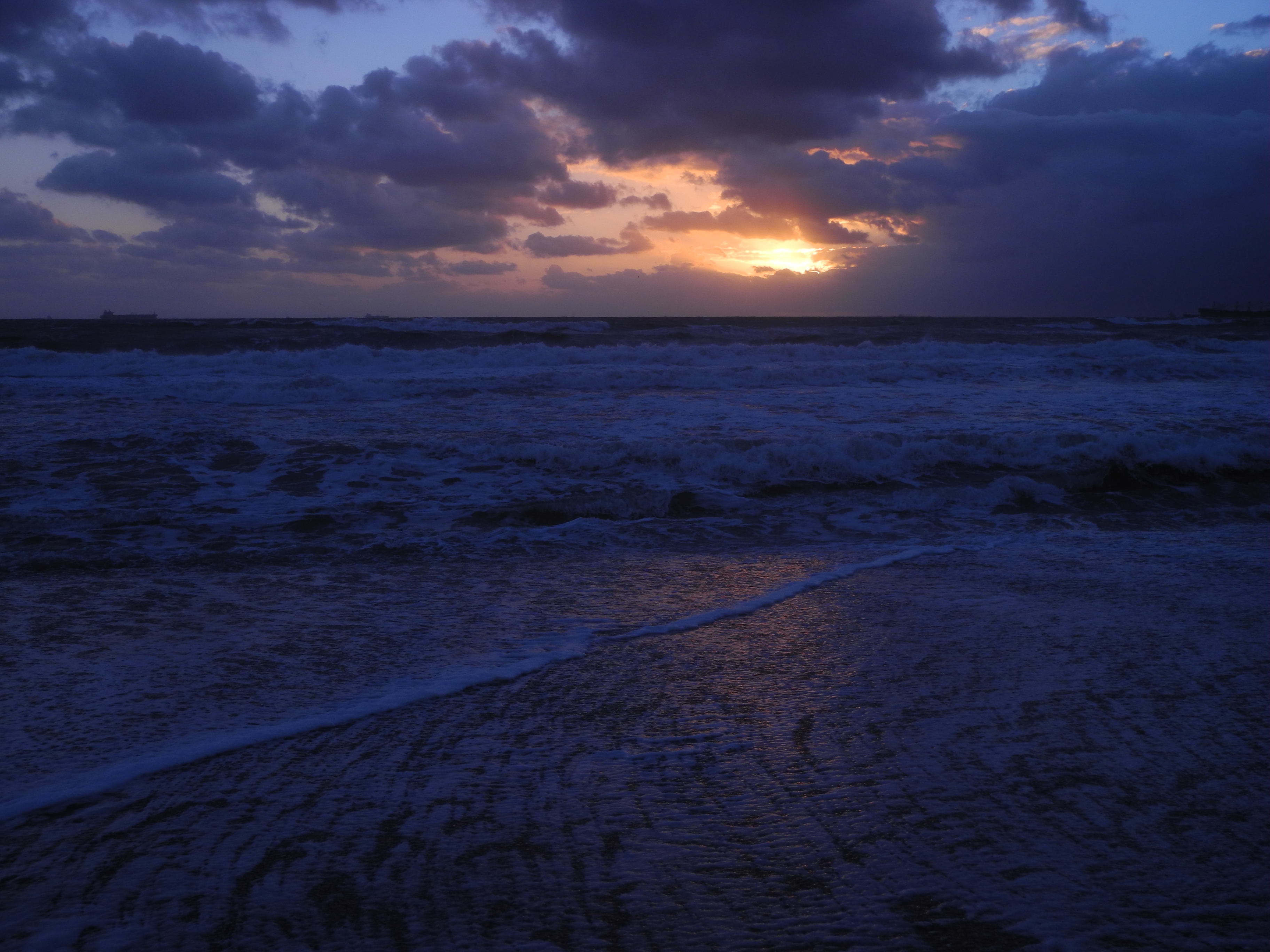 130614 Hintergrundbild herunterladen strand, natur, sunset, sea, waves, dämmerung, twilight - Bildschirmschoner und Bilder kostenlos