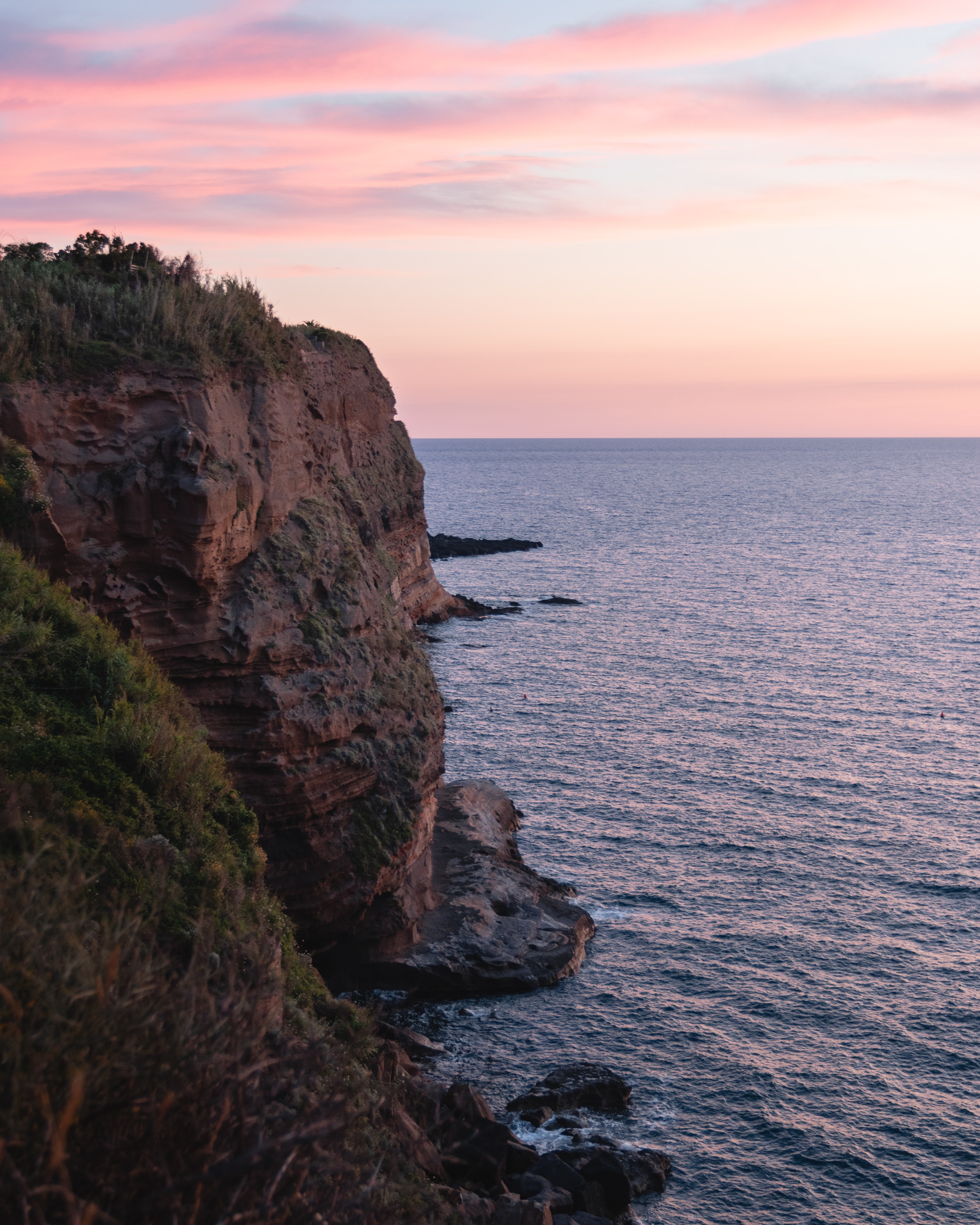 iPhone background precipice, horizon, sea, rocks