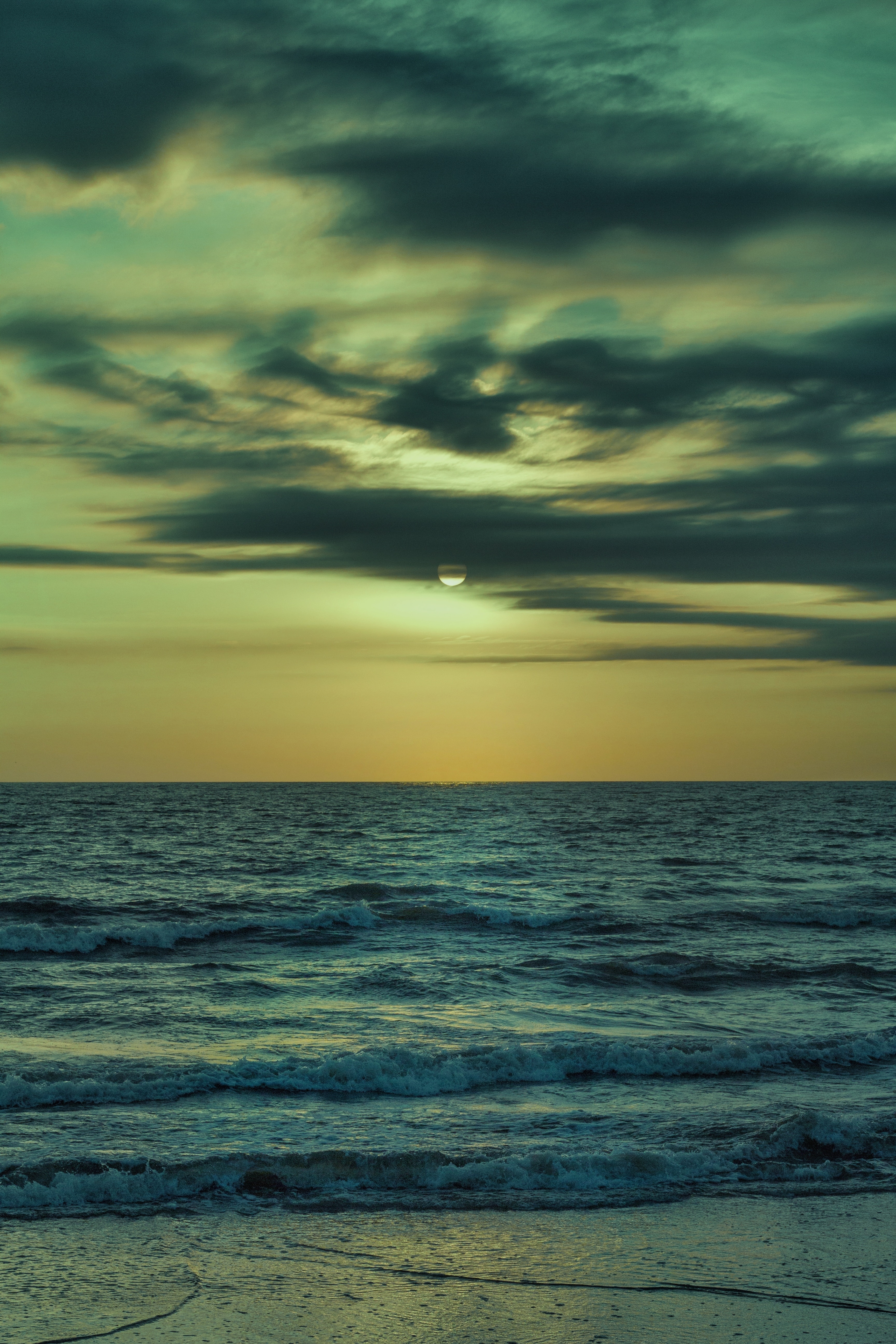 dusk, waves, nature, sea, twilight, clouds, coast 4K