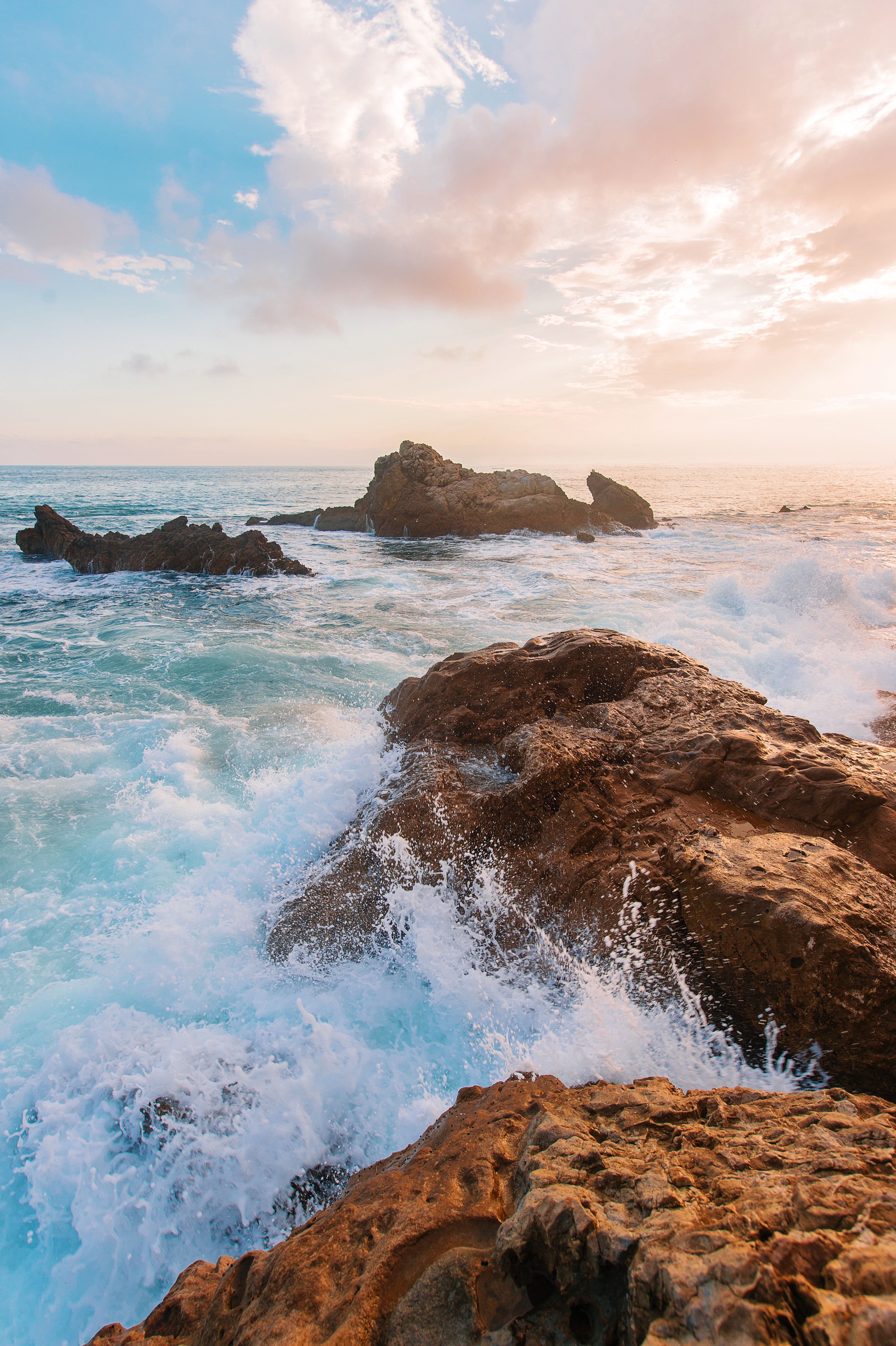 127202 Hintergrundbild herunterladen küste, natur, wasser, sea, waves, felsen, die steine - Bildschirmschoner und Bilder kostenlos
