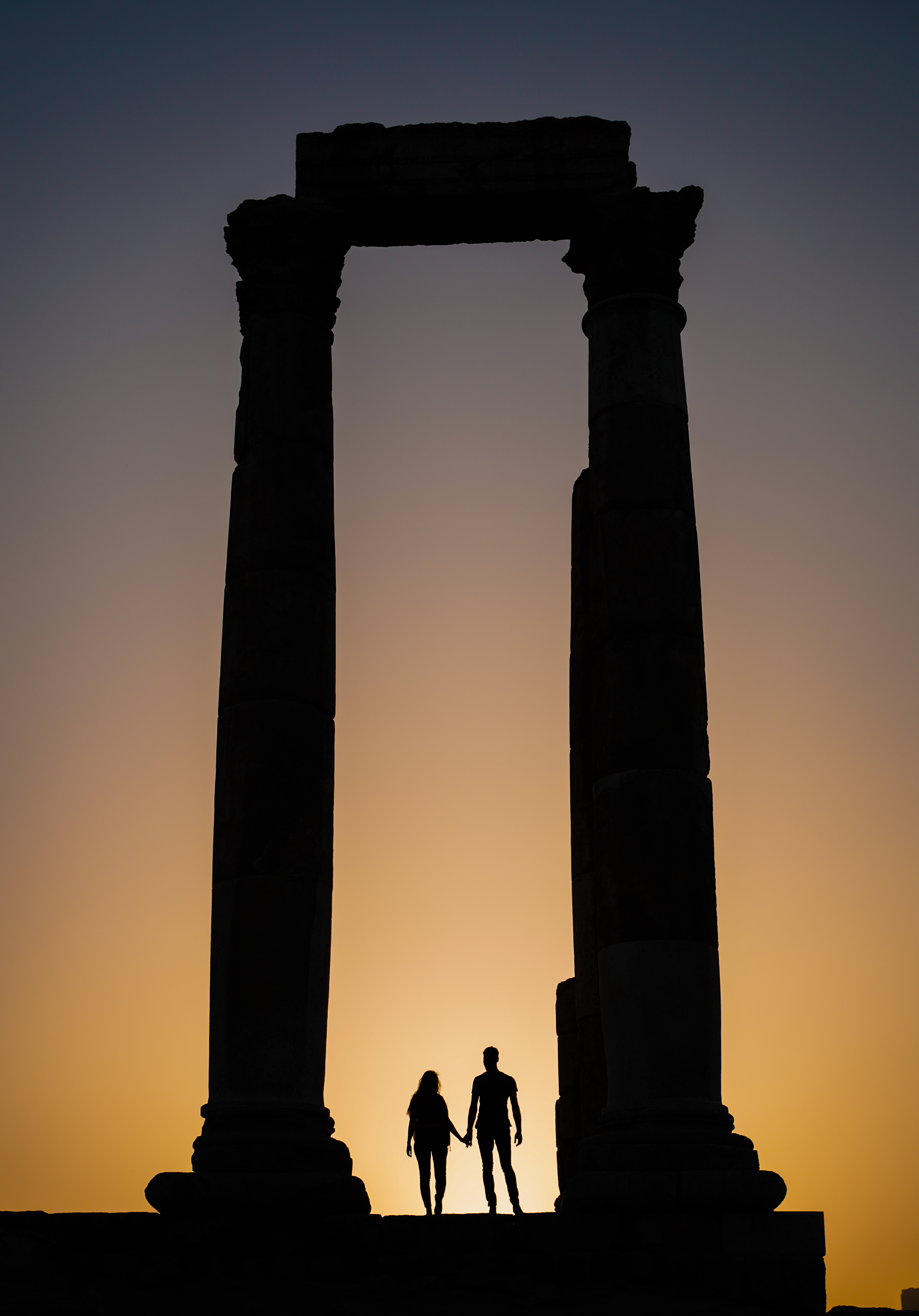 twilight, couple, dark, pair, silhouettes, dusk, arch, column, columns Full HD