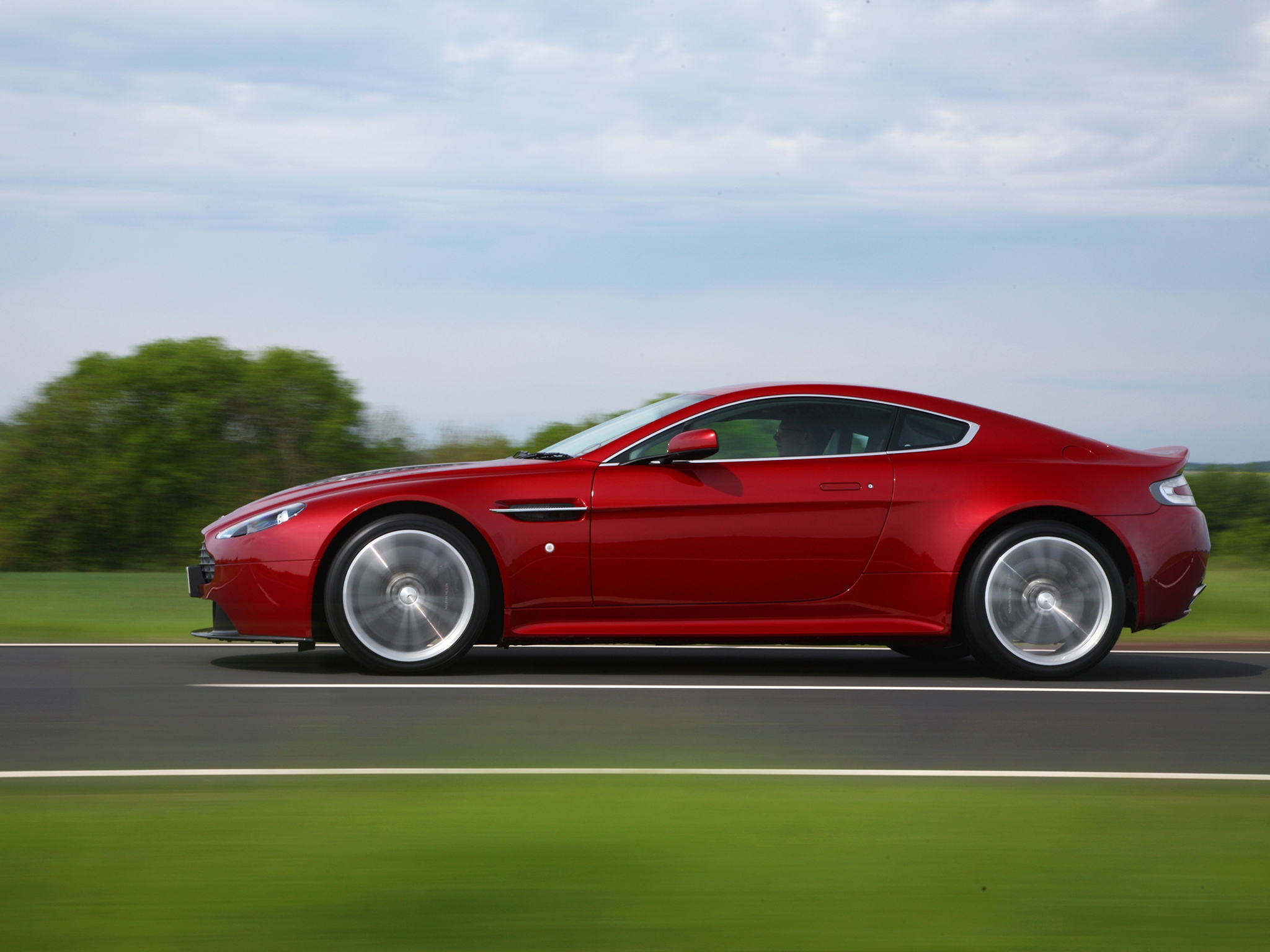 Handy-Wallpaper Auto, Natur, Aston Martin, Cars, Seitenansicht, Geschwindigkeit, V12, Zagato kostenlos herunterladen.