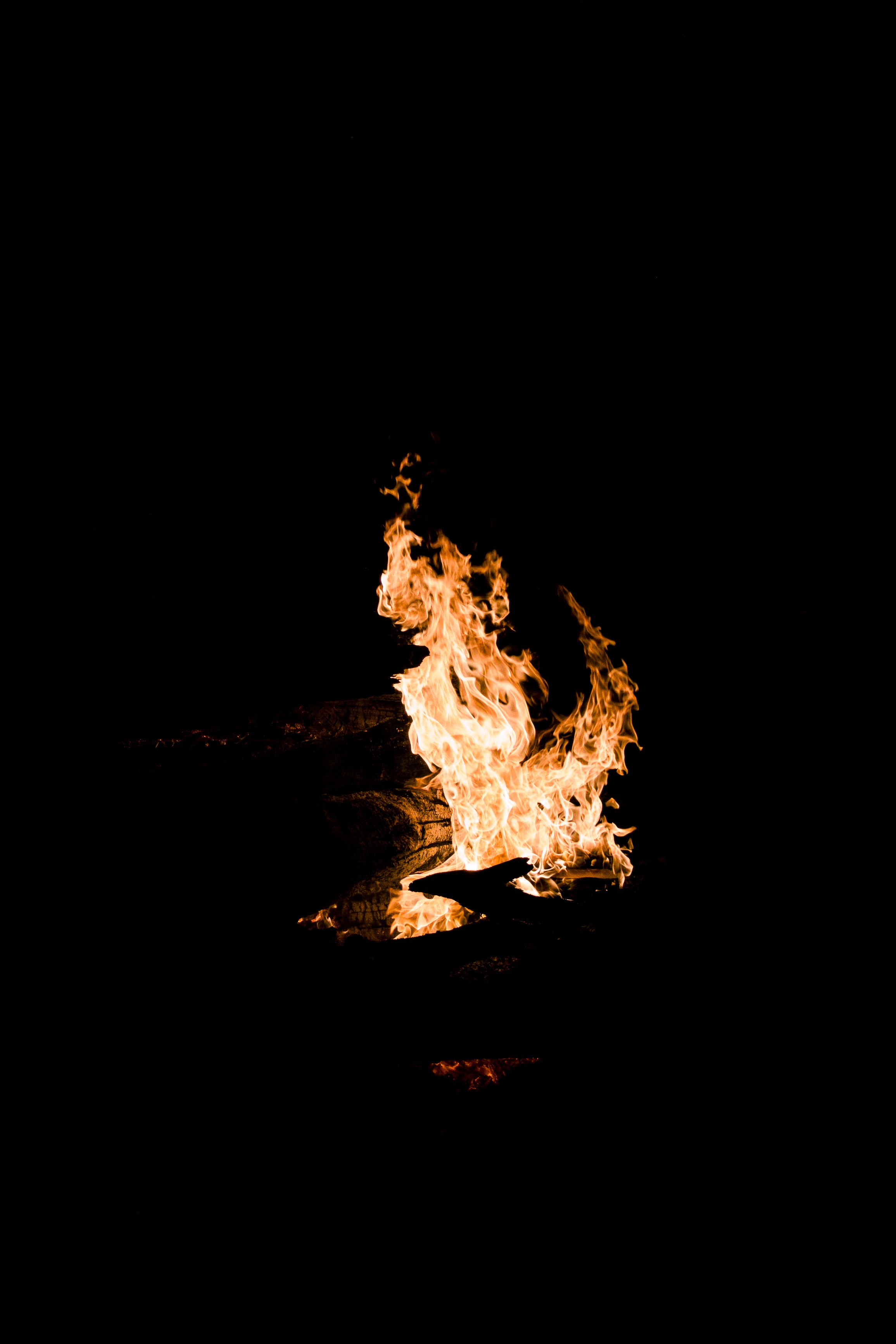 Laden Sie das Feuer, Bonfire, Übernachtung, Dunkel, Flamme-Bild kostenlos auf Ihren PC-Desktop herunter