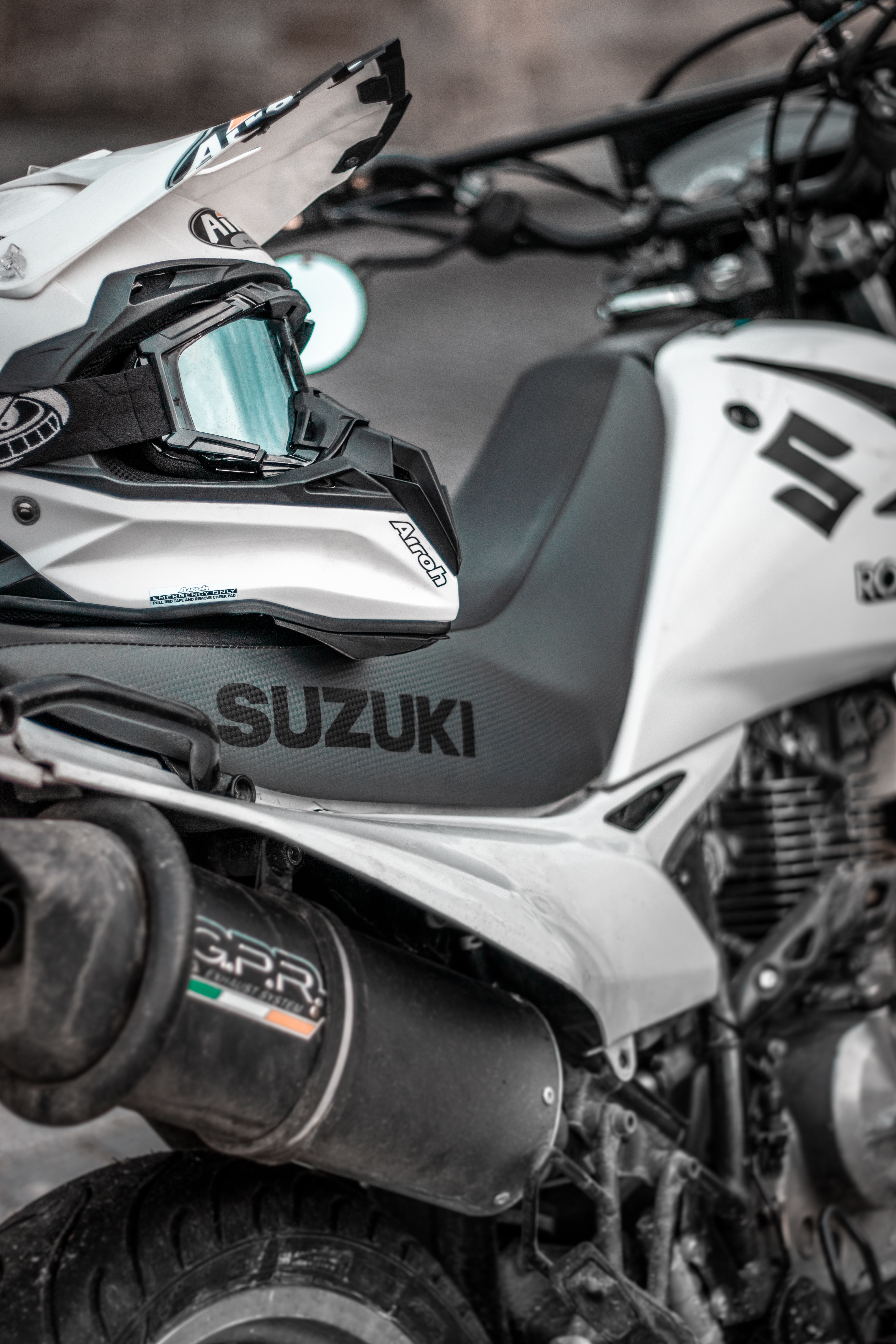 72016 Hintergrundbilder und Suzuki Bilder auf dem Desktop. Laden Sie motorräder, fahrrad, motorrad, helm Bildschirmschoner kostenlos auf den PC herunter