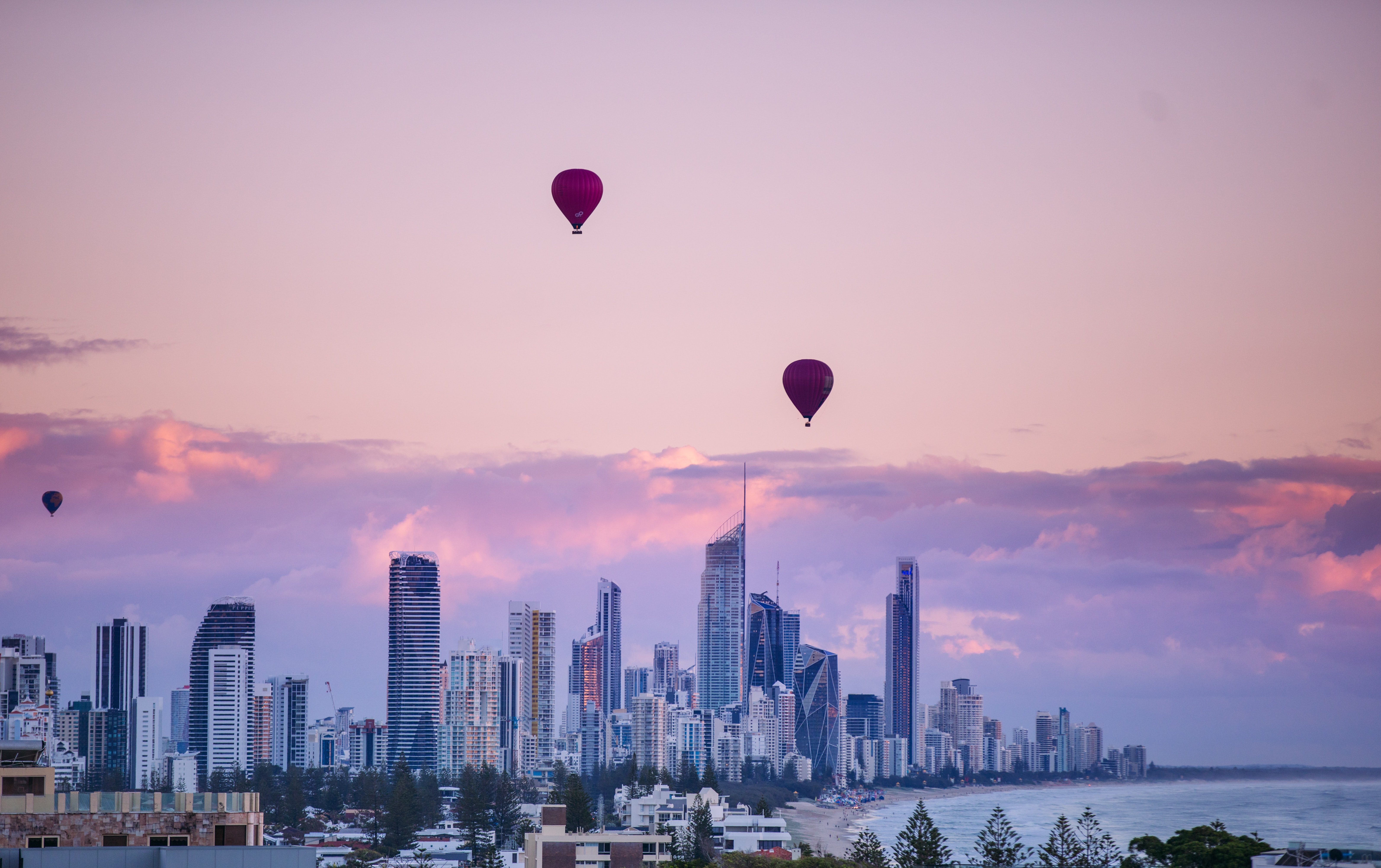 Laden Sie das Städte, Sunset, Stadt, Gebäude, Luftballon, Ballon-Bild kostenlos auf Ihren PC-Desktop herunter