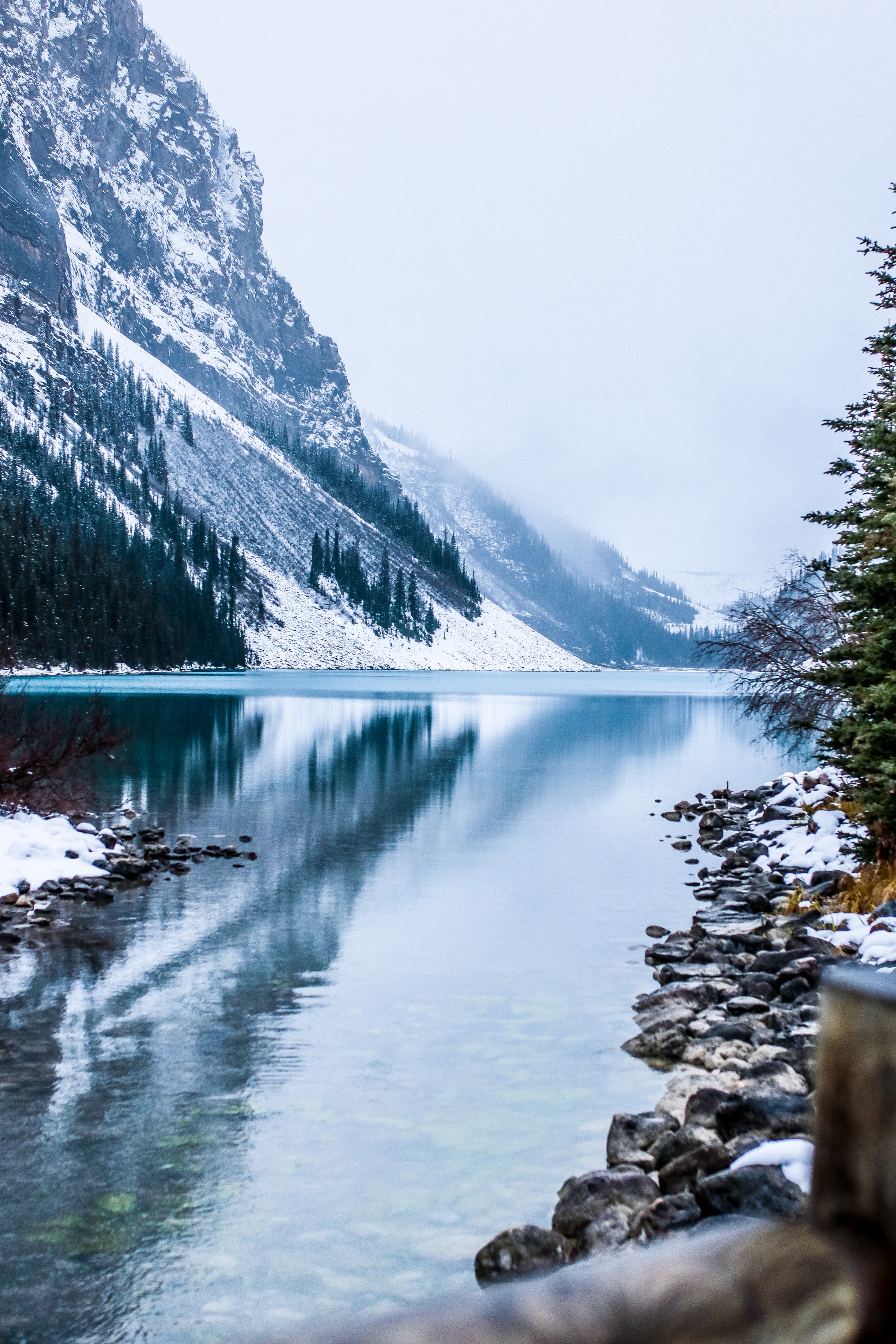 130146 скачать обои канада, горный пейзаж, природа, гора, озеро, туман, заснеженный - заставки и картинки бесплатно