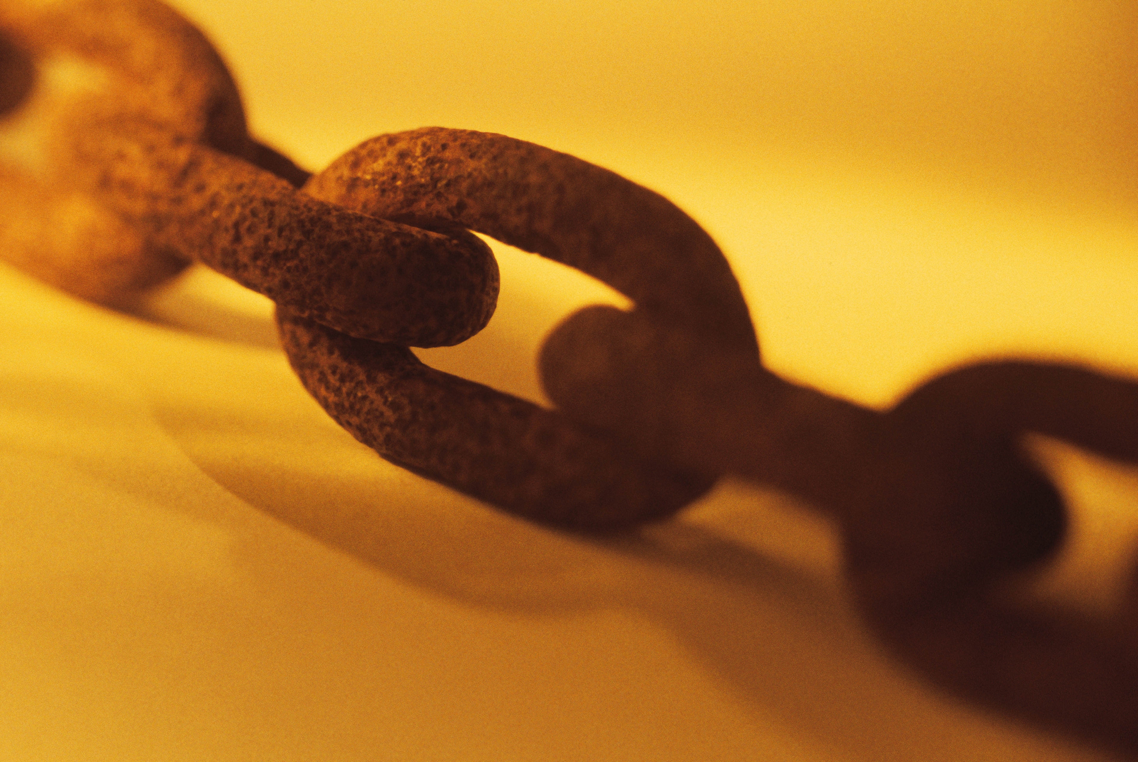 chains, miscellanea, miscellaneous, metal, rust, yellow background, corrosion