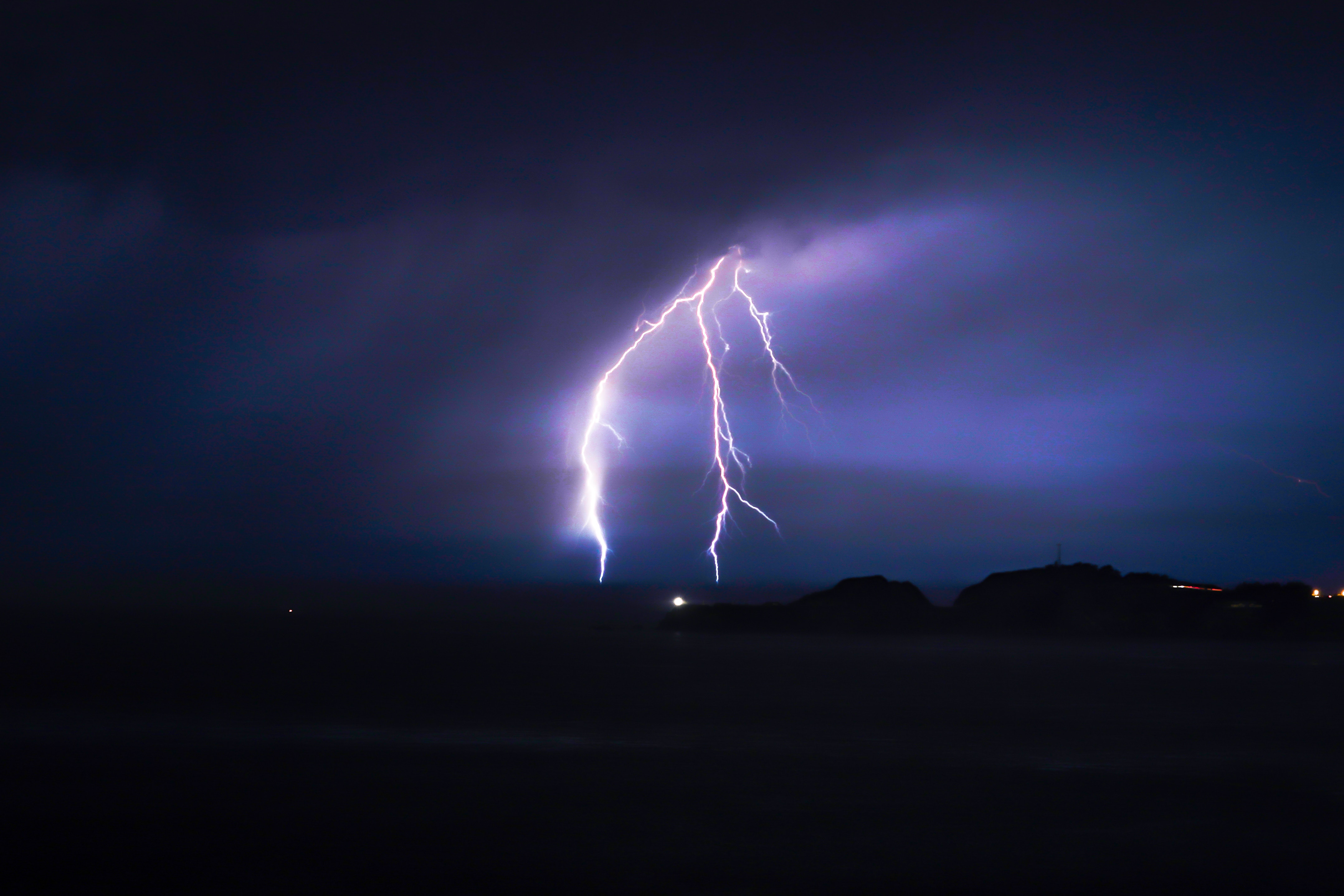 Laden Sie das Natur, Sky, Übernachtung, Blitz, Sturm, Gewitter-Bild kostenlos auf Ihren PC-Desktop herunter