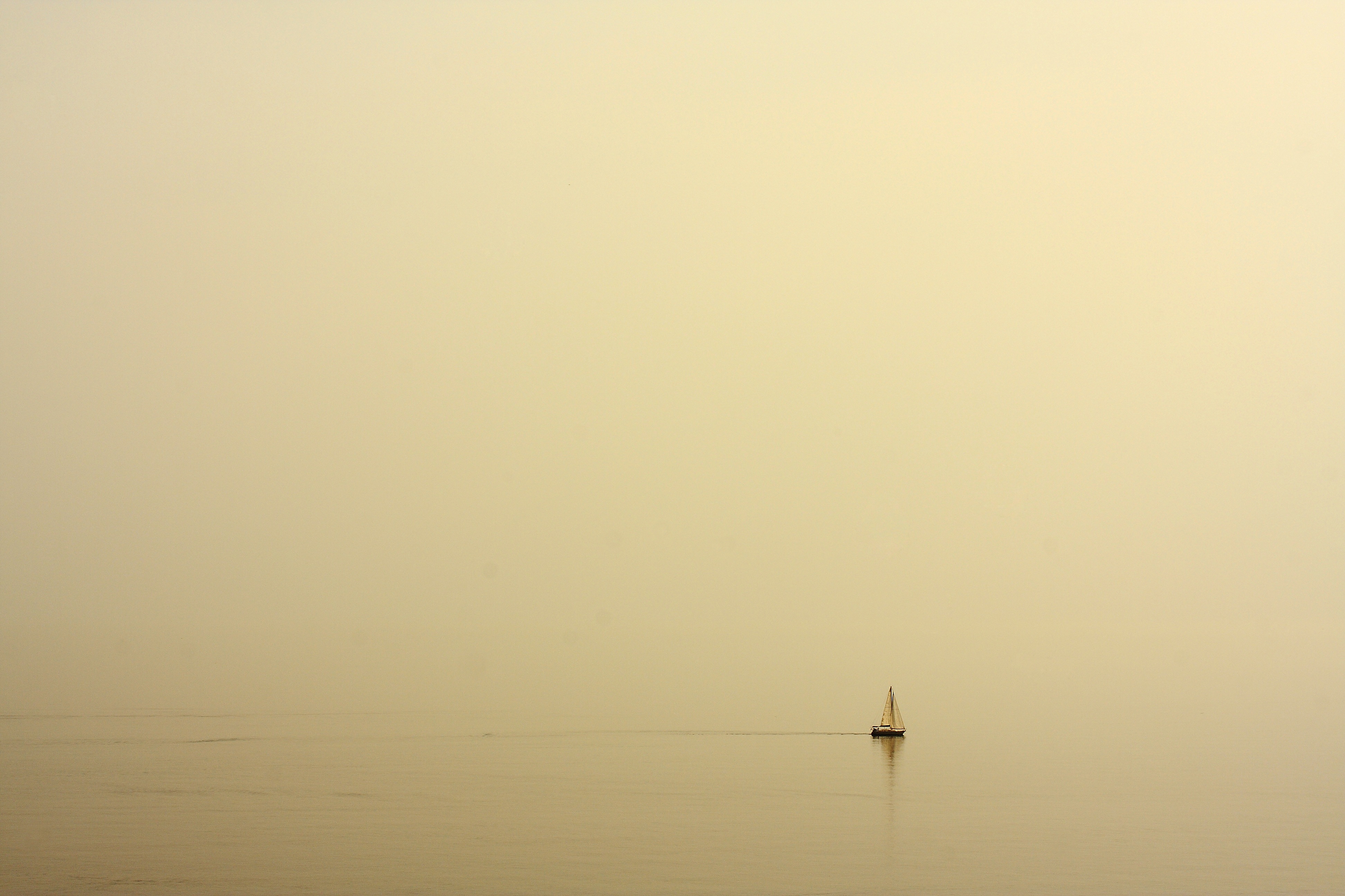 sea, fog, minimalism, haze, sailboat, sailfish, alone, lonely, homogeneous