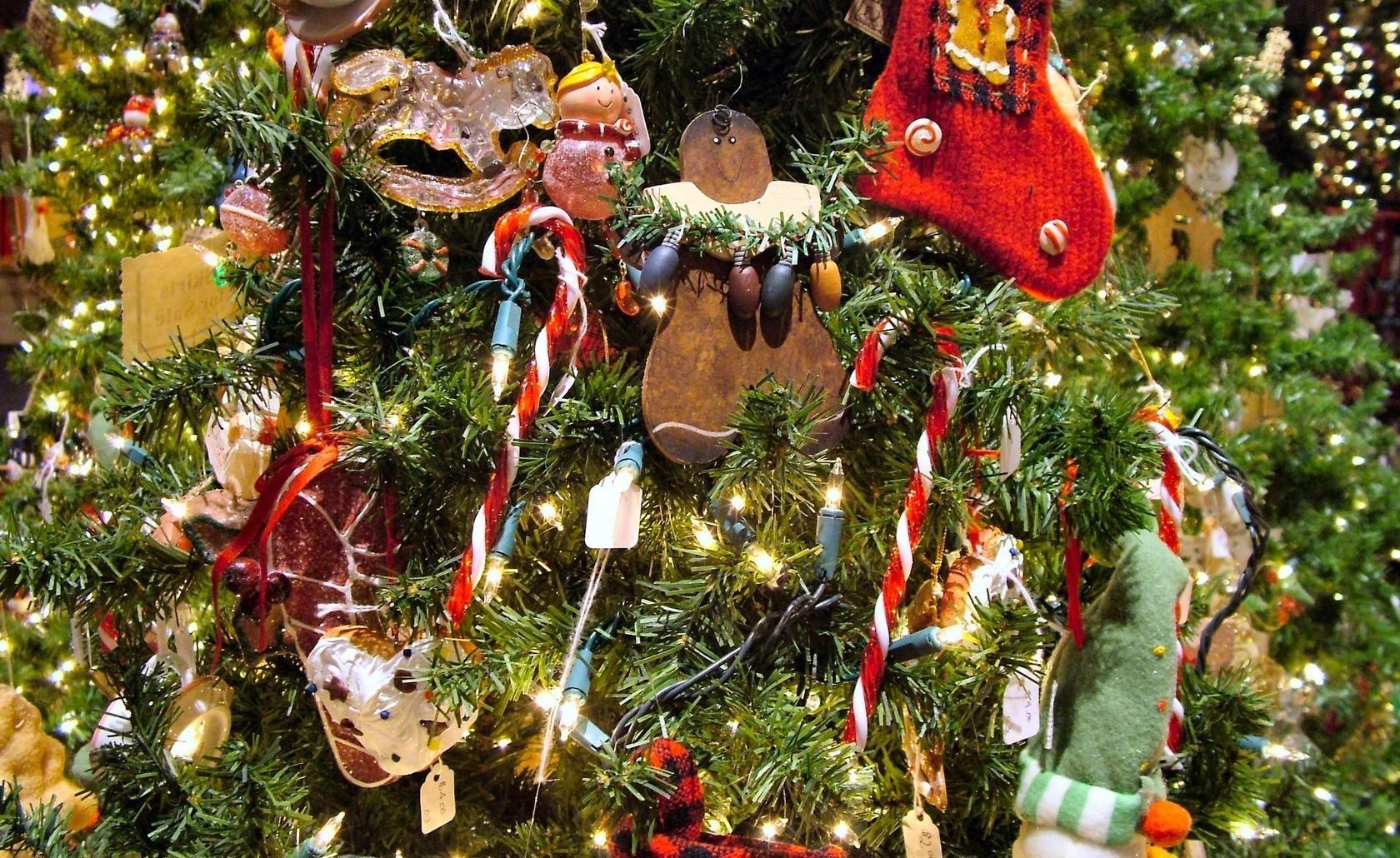 Handy-Wallpaper Feiertage, Spielzeug, Weihnachtsbaum, Girlande, Garland, Weihnachtsdekorationen kostenlos herunterladen.