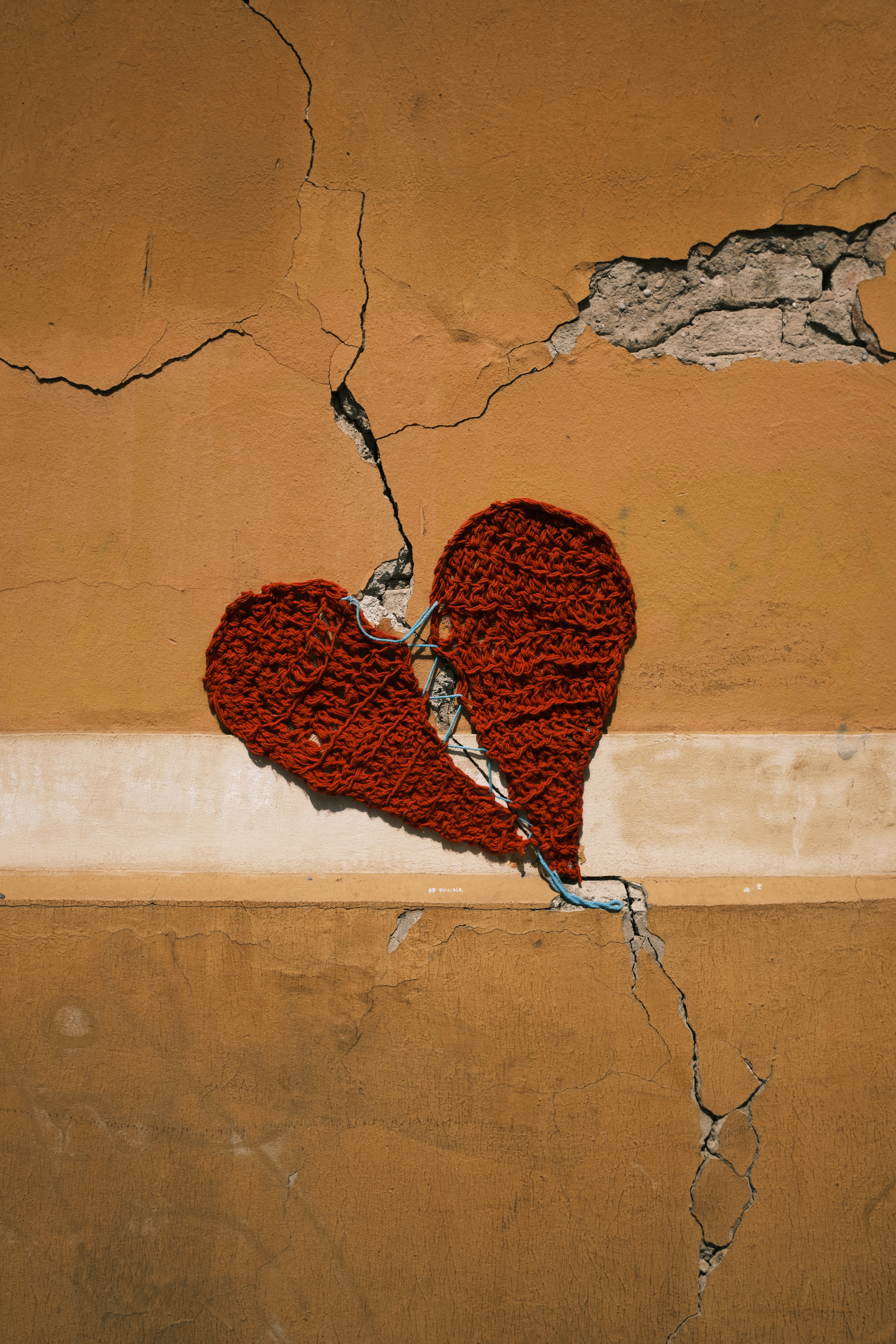 Mobile wallpaper heart, love, wall, threads, thread, cracks, crack