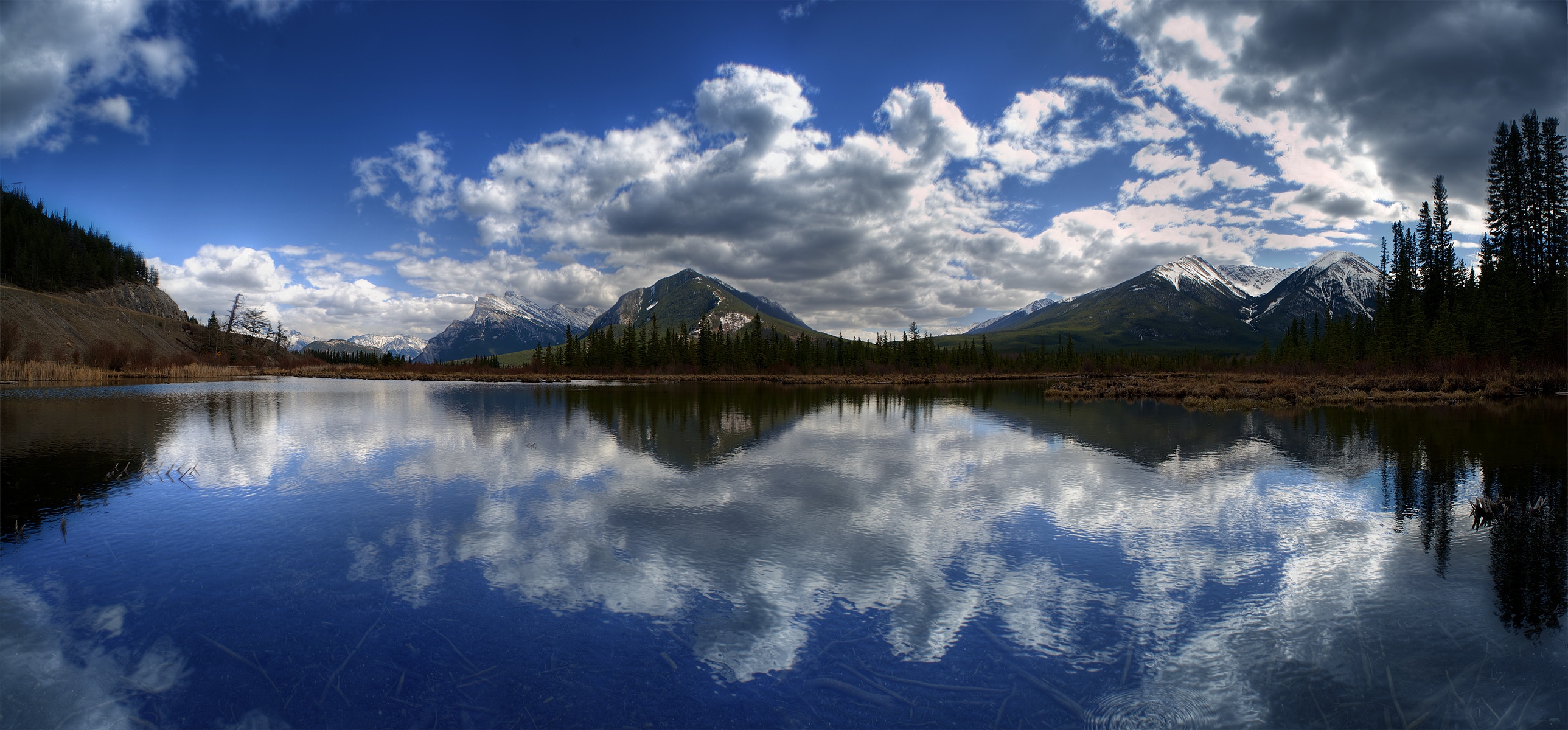 Laden Sie das Natur, Mountains, Clouds, See, Reflexion, Oberfläche, Panorama-Bild kostenlos auf Ihren PC-Desktop herunter