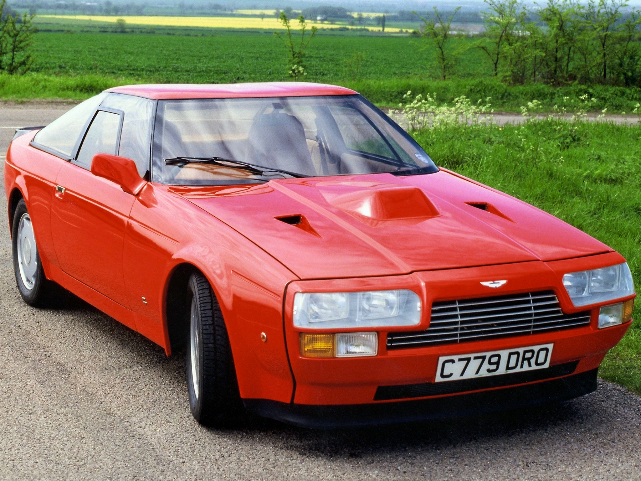 Handy-Wallpaper Auto, Aston Martin, Cars, Vorderansicht, Frontansicht, Retro, V8, Vorteil, Vantage, 1986 kostenlos herunterladen.