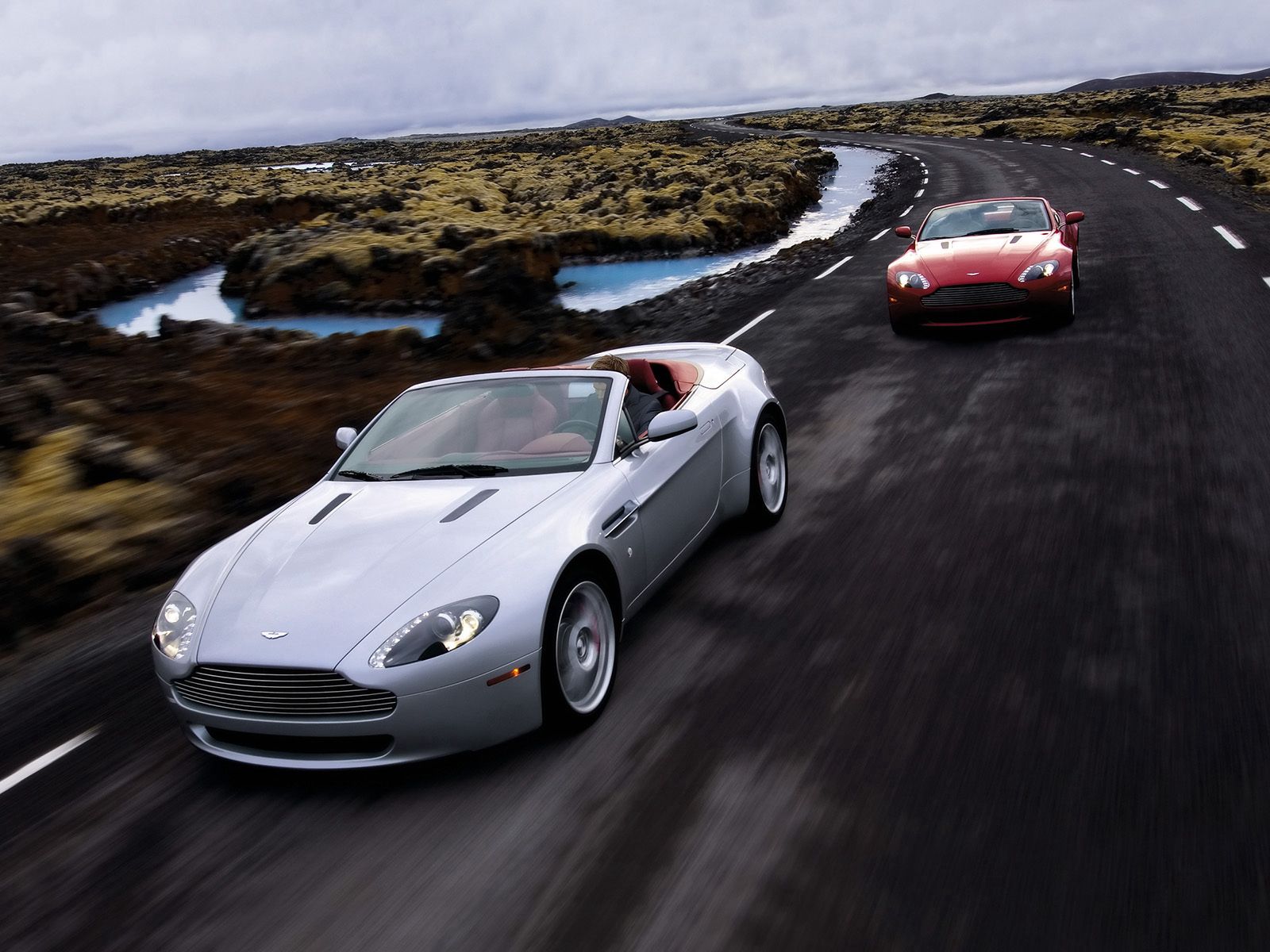 76482 Hintergrundbilder und Aston Martin Bilder auf dem Desktop. Laden Sie rennen, frontansicht, vantage, v8 Bildschirmschoner kostenlos auf den PC herunter