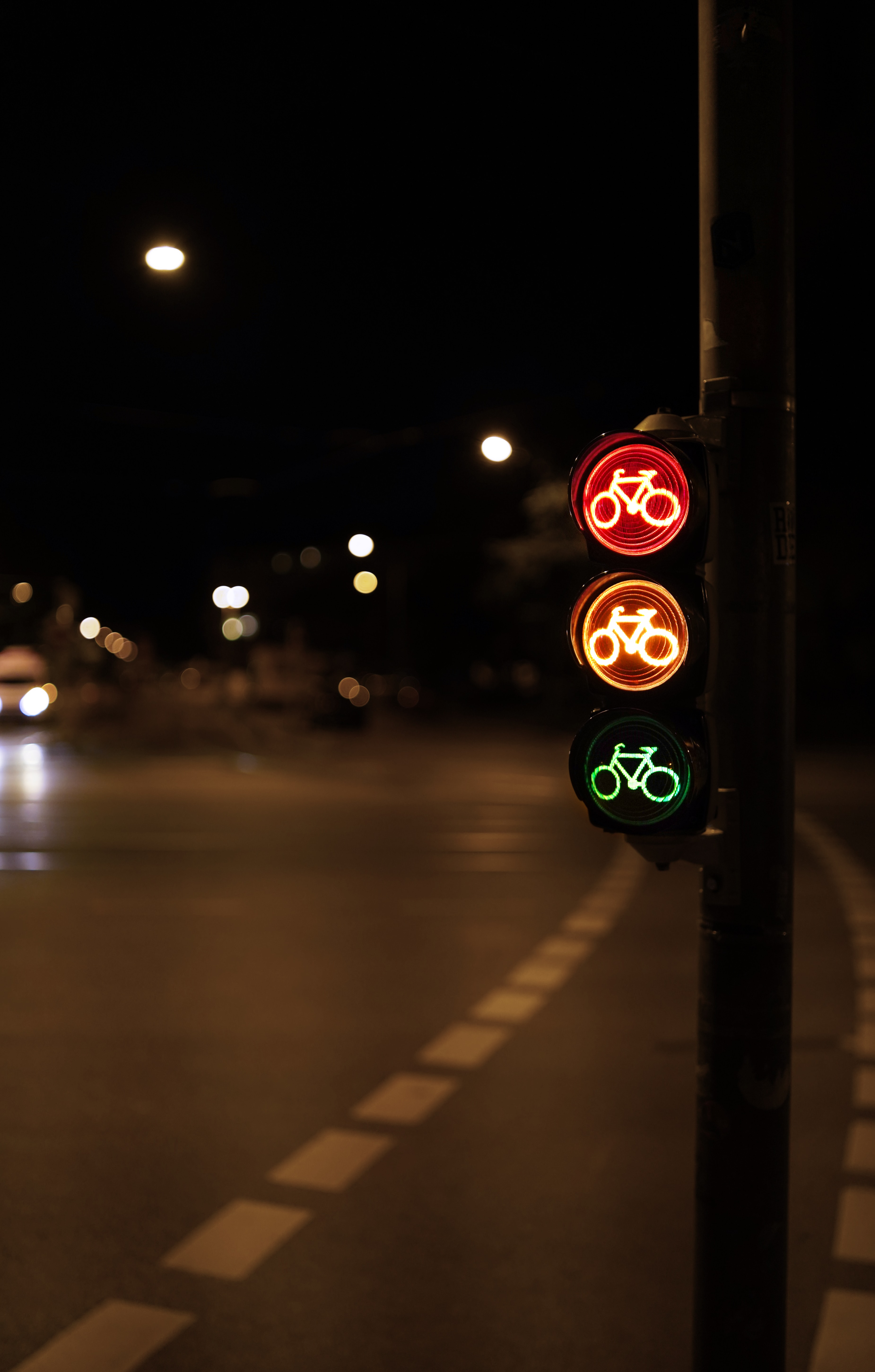 Download mobile wallpaper Symbol, Miscellaneous, Miscellanea, Night, Glow, Bicycle, Traffic Light for free.