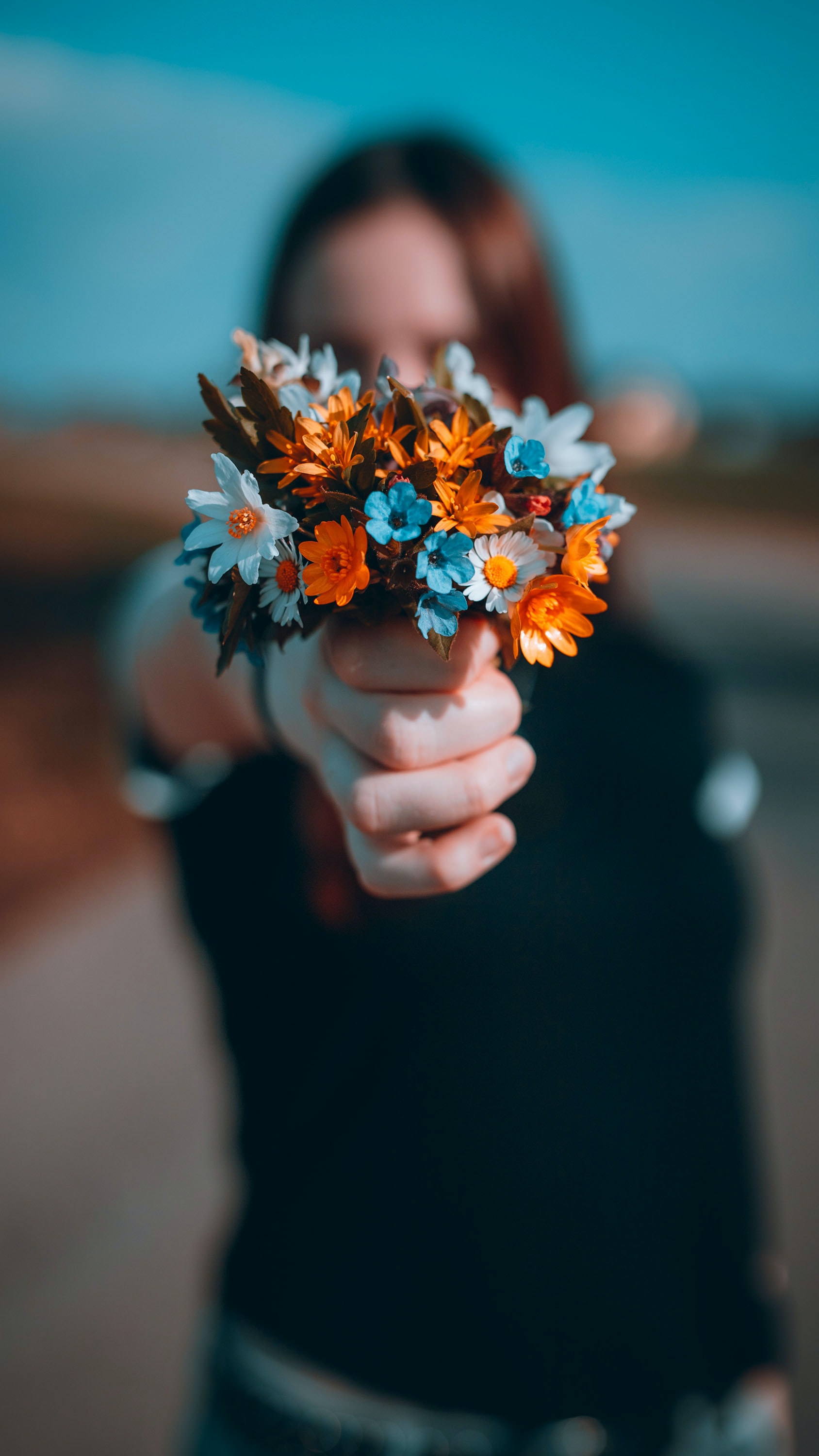 hand, flowers, bouquet, girl cellphone