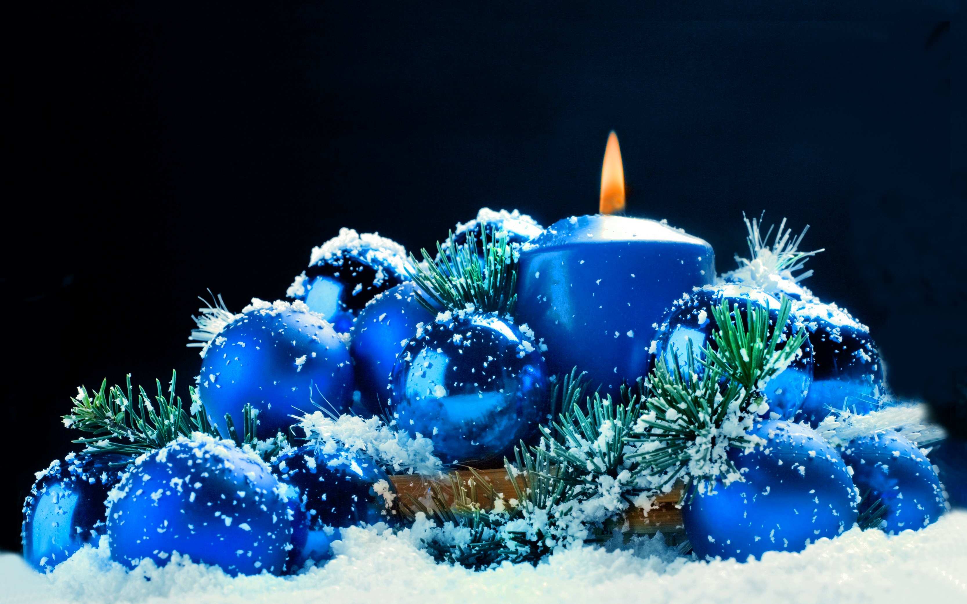 732793 скачать обои снег, рождество, праздничные, синий, рождественские украшения, свеча - заставки и картинки бесплатно