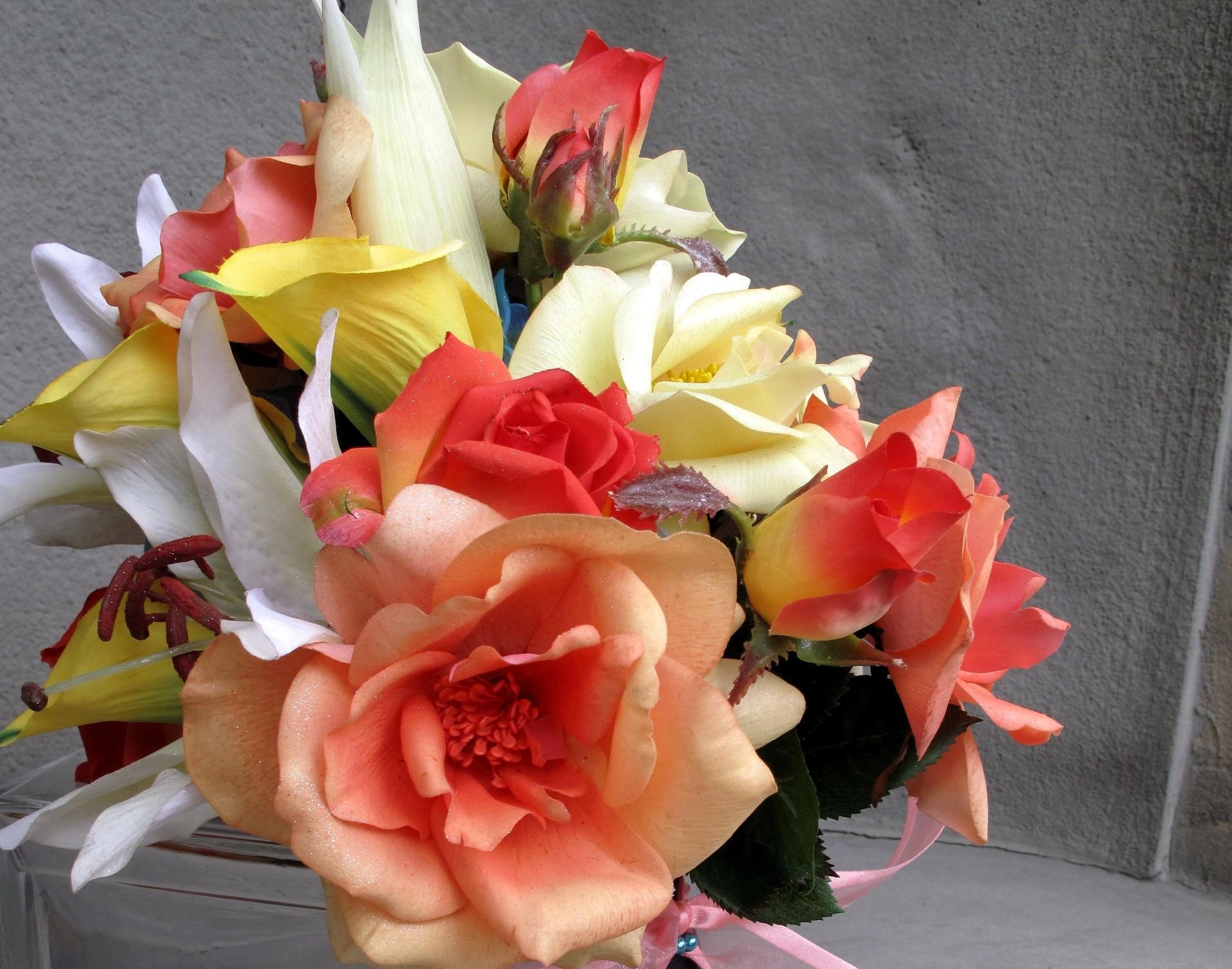 Handy-Wallpaper Blumen, Roses, Strauß, Bouquet, Calla, Band, Callas kostenlos herunterladen.