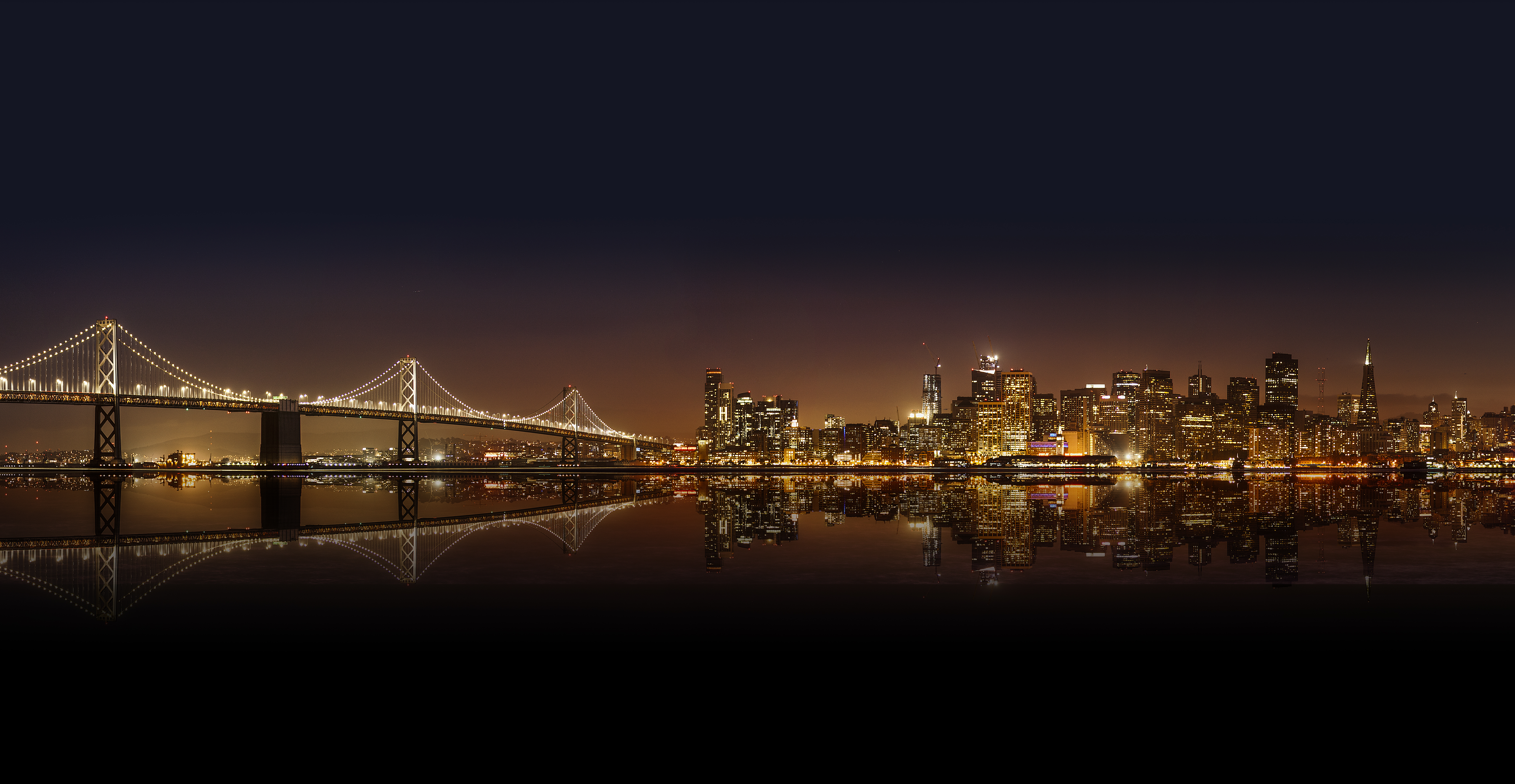 Панорама ночной города мост