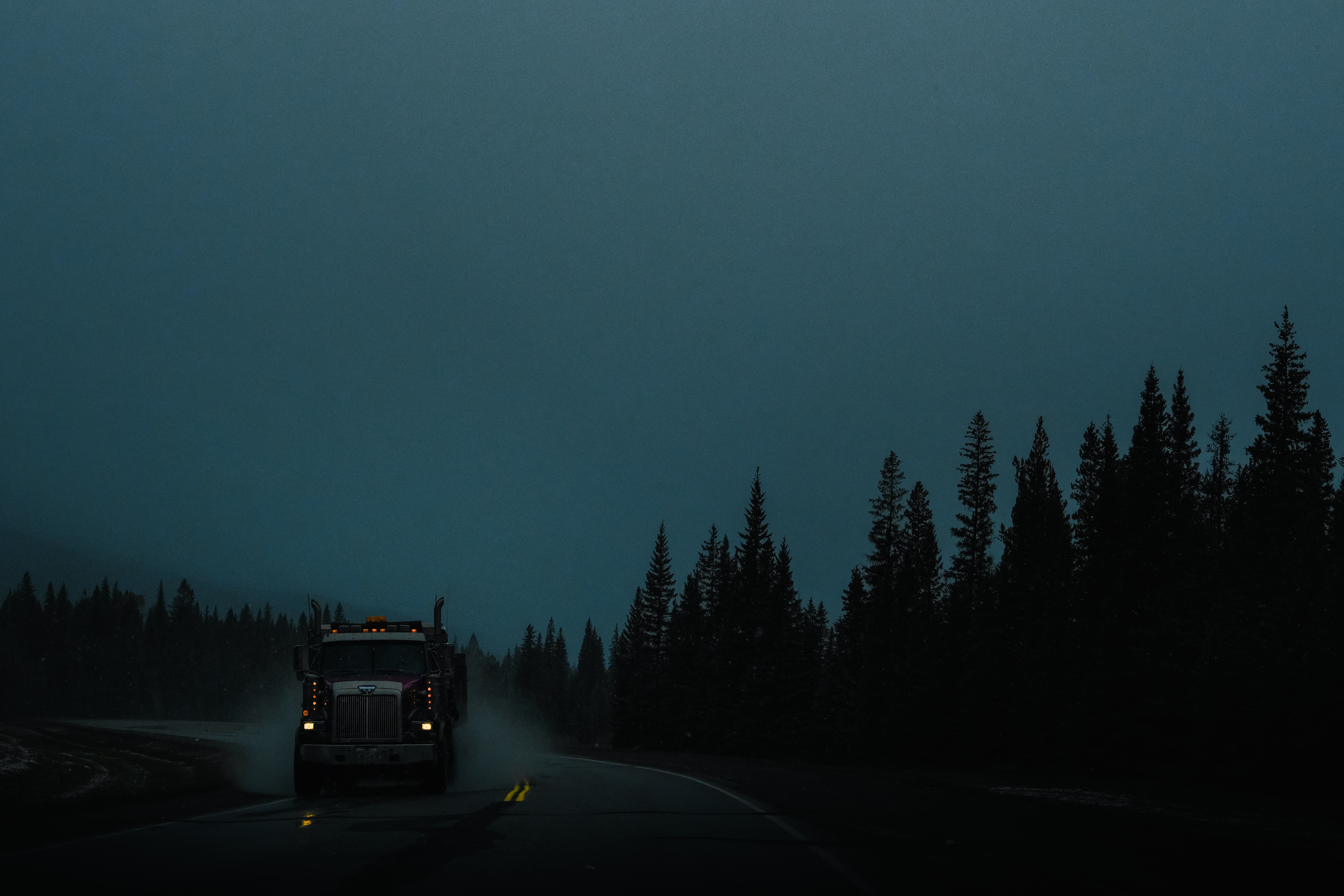 road, twilight, machine, cars Lights Lock Screen PC Wallpaper