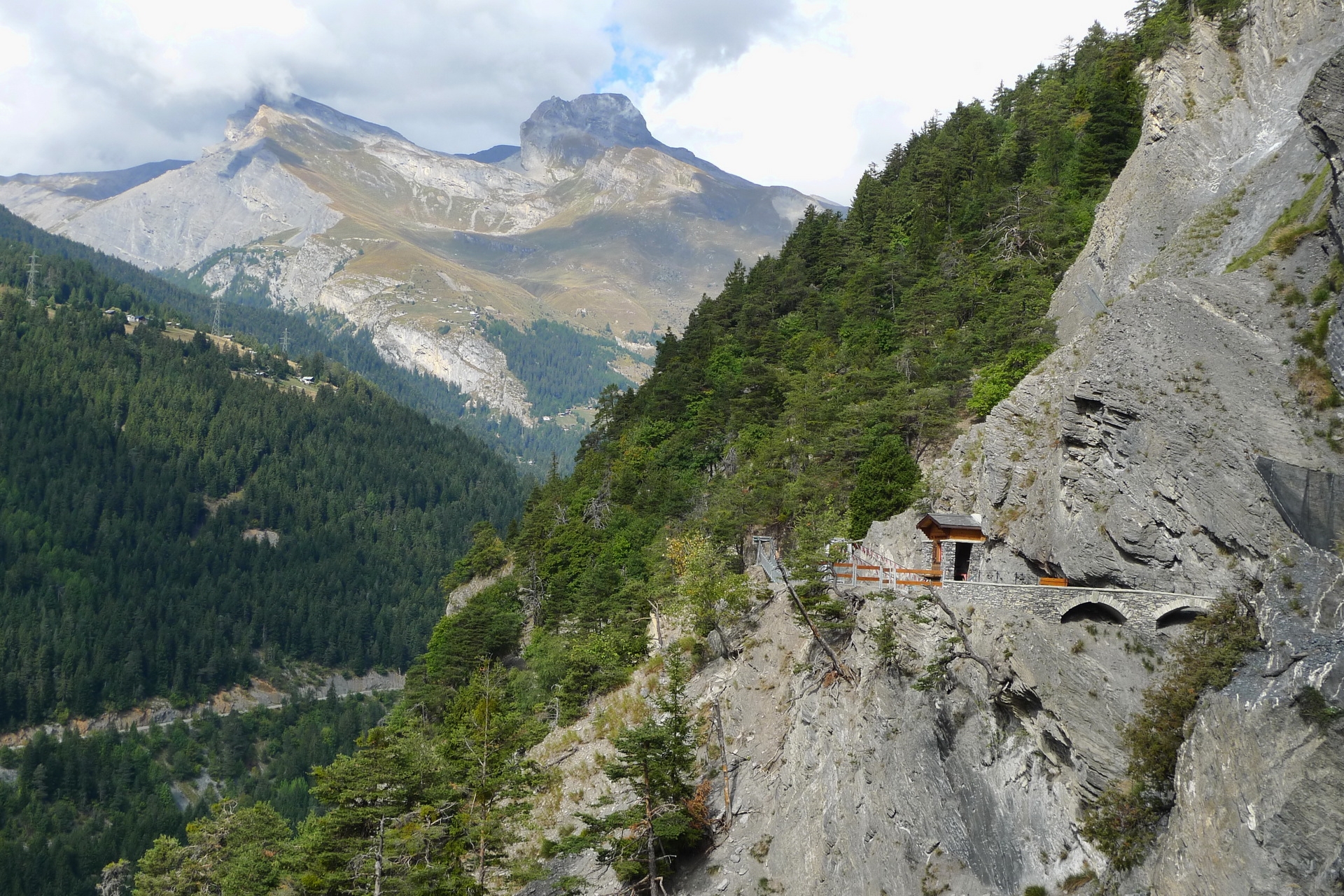 Handy-Wallpaper Natur, Mountains, Wald, Spielplatz, Plattform, Schweiz, Aussicht, Ansehen kostenlos herunterladen.