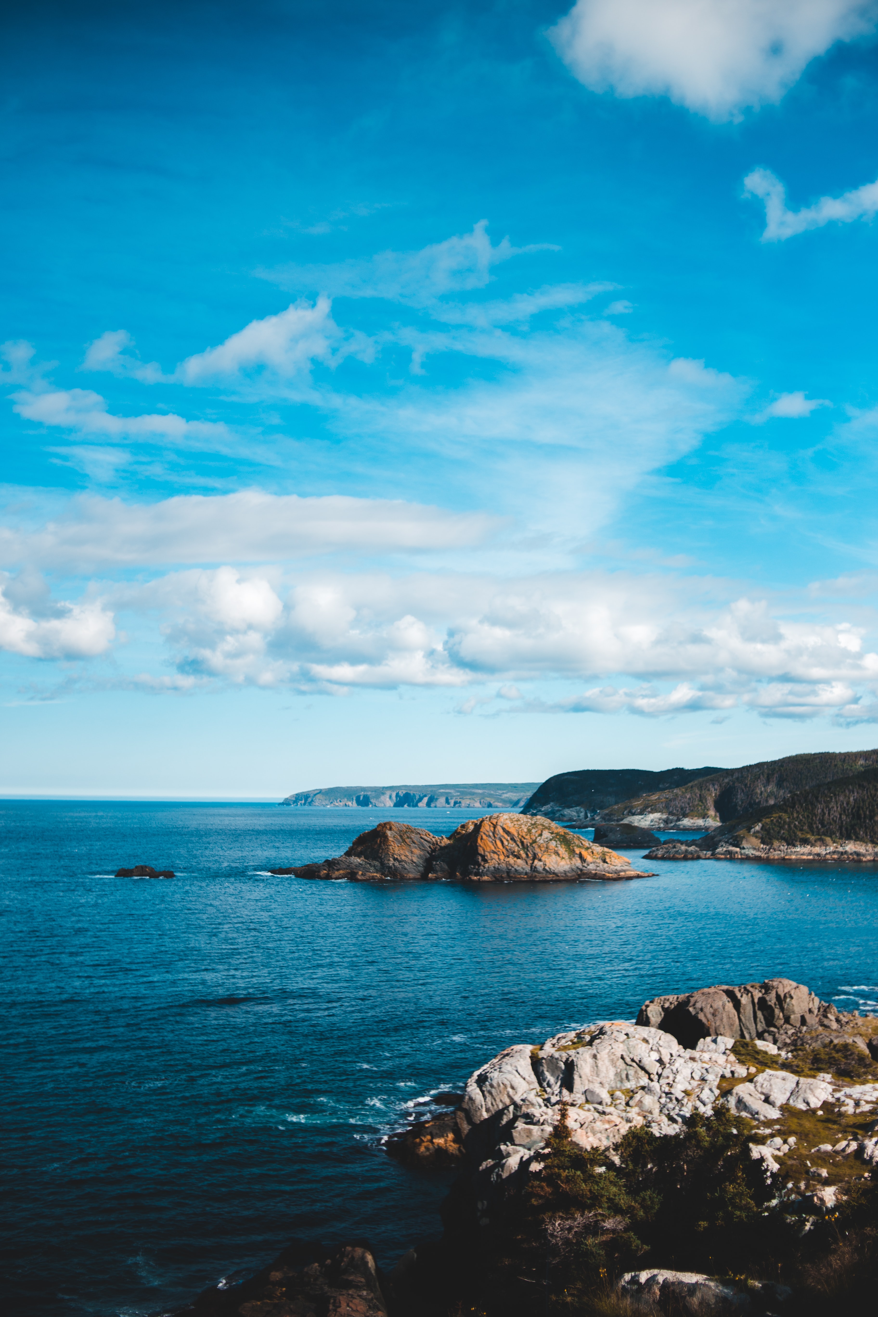 sea, nature, sky, clouds, rocks, horizon Smartphone Background