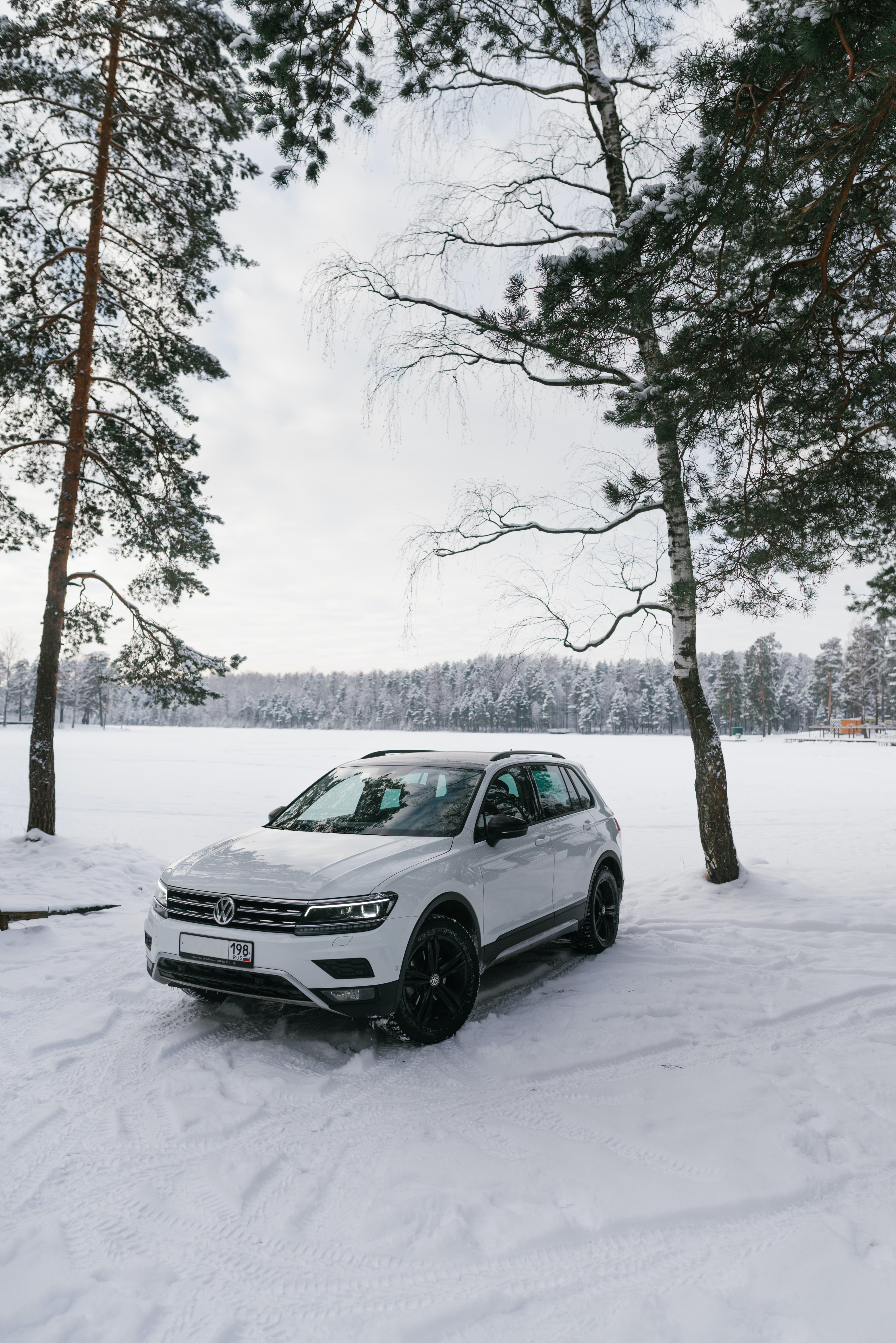 145109 download wallpaper volkswagen, snow, cars, white, car, side view, volkswagen tiguan screensavers and pictures for free