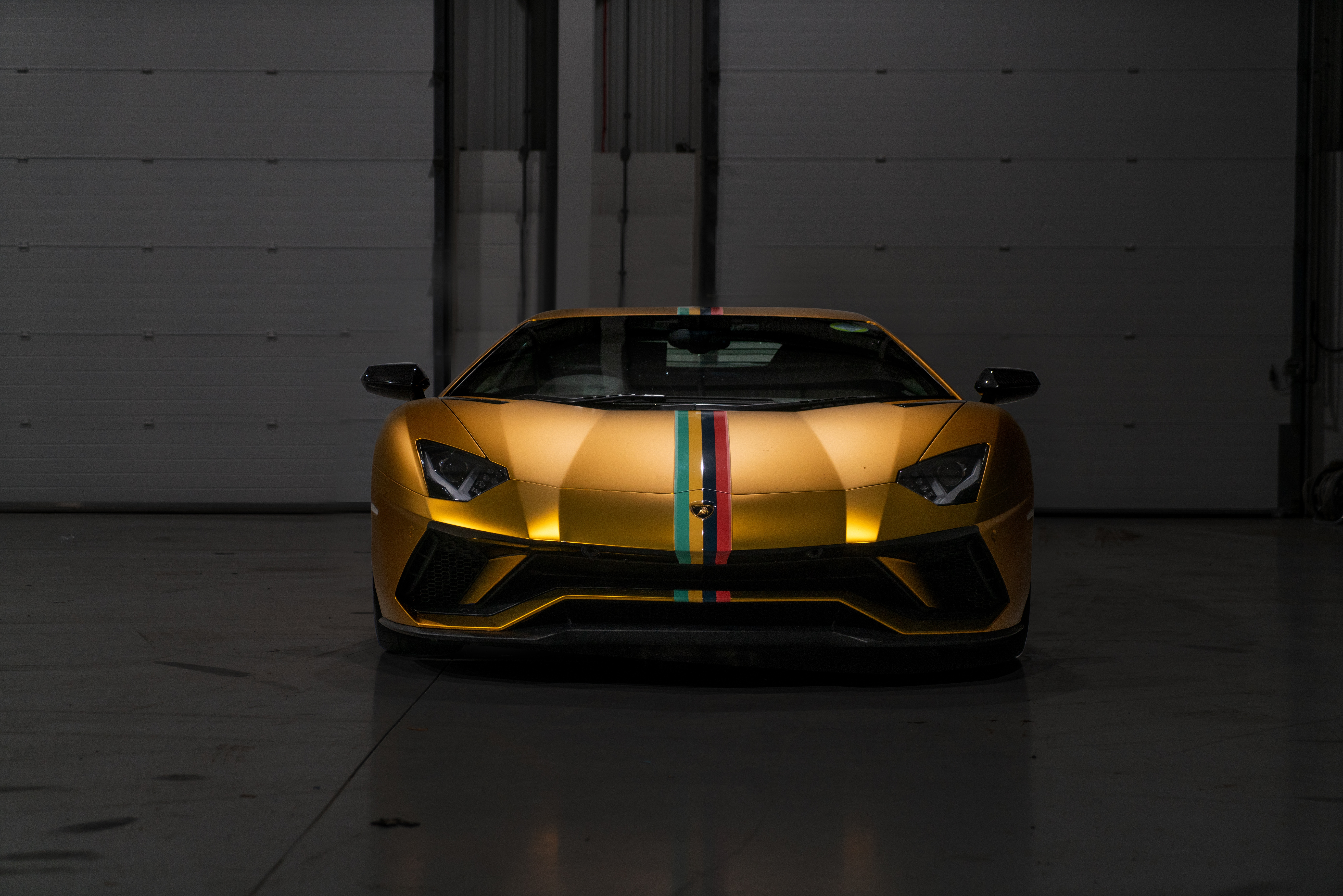 Laden Sie Lamborghini Aventador HD-Desktop-Hintergründe herunter