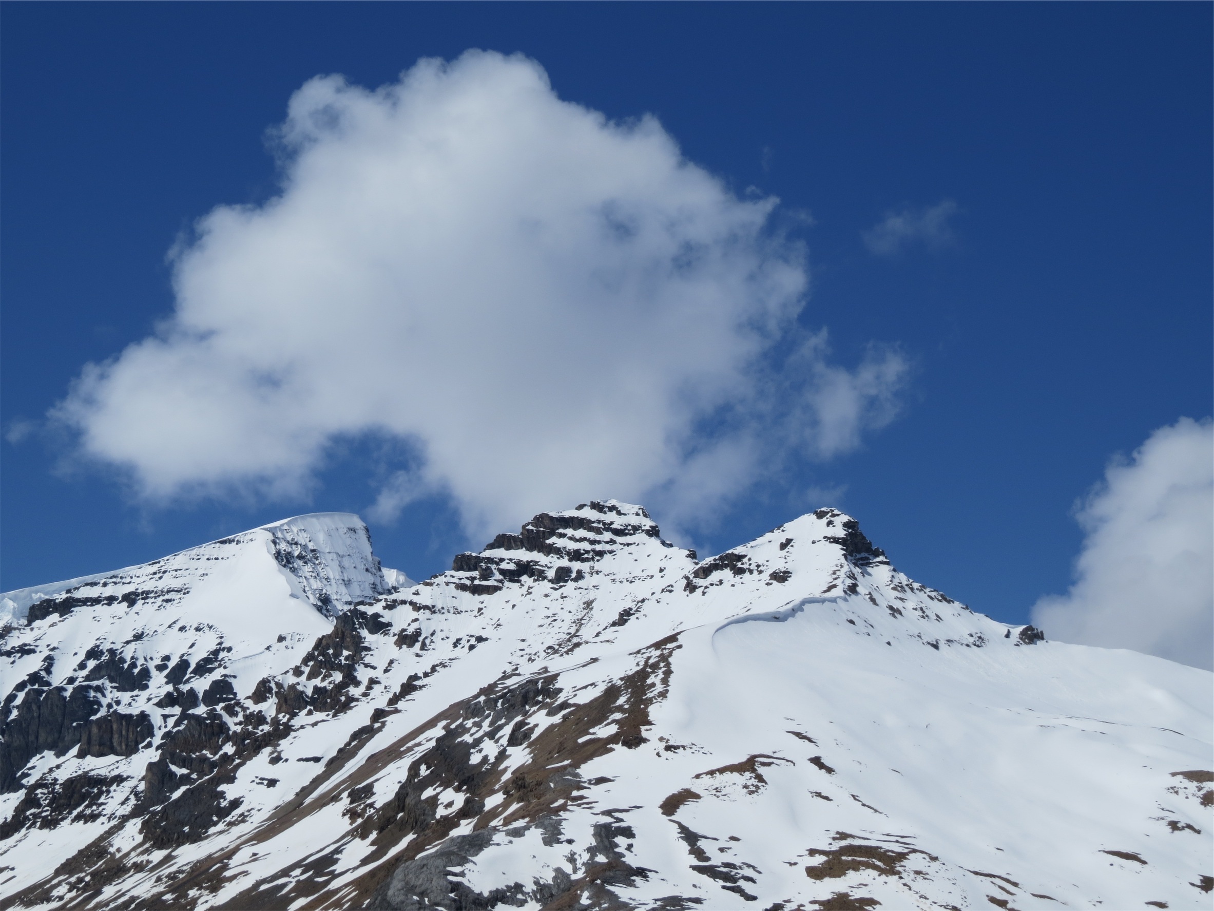 Top snow, vertex, clouds, mountains Lock Screen