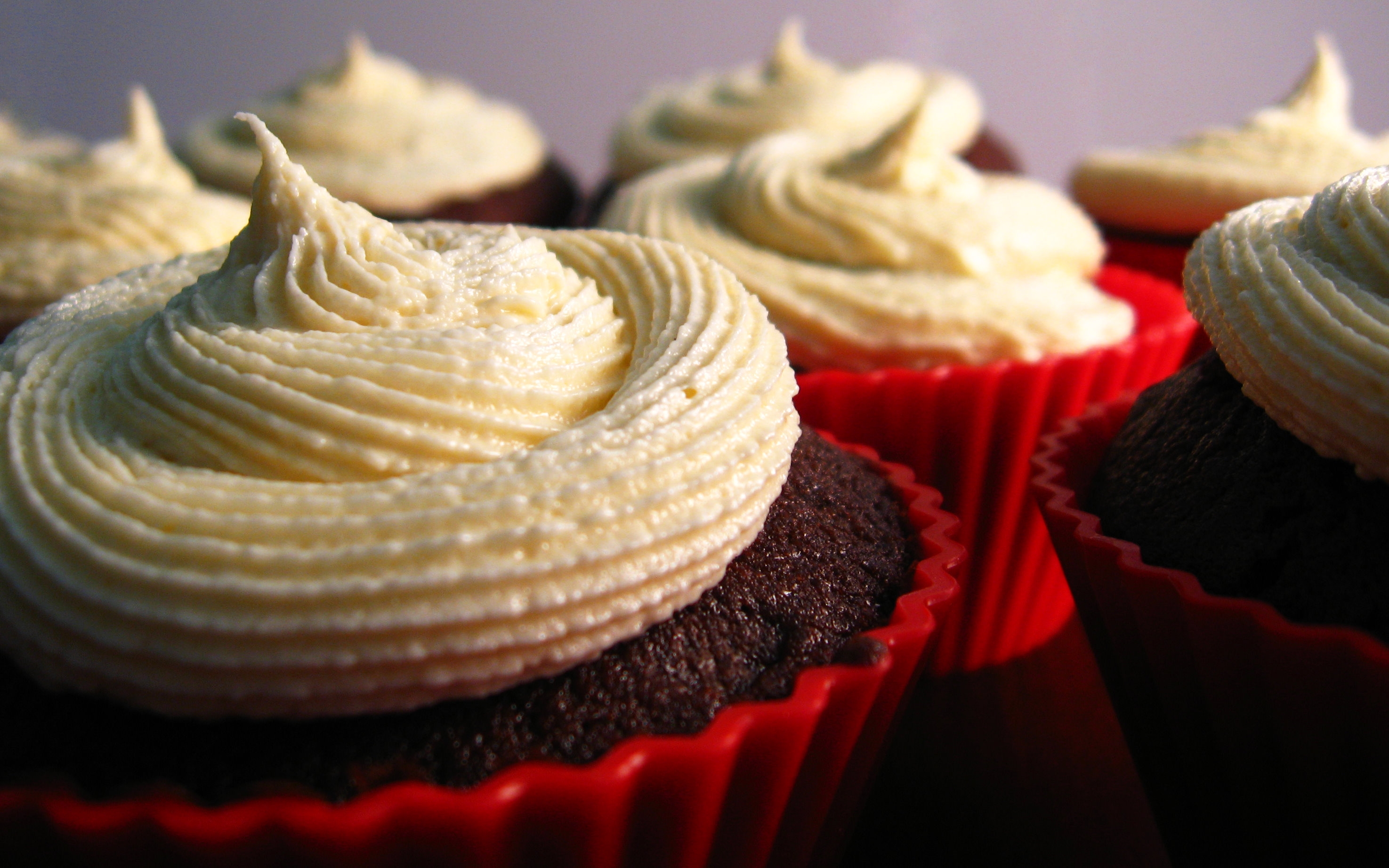 Laden Sie das Lebensmittel, Schokolade, Sahne, Creme, Cupcakes-Bild kostenlos auf Ihren PC-Desktop herunter